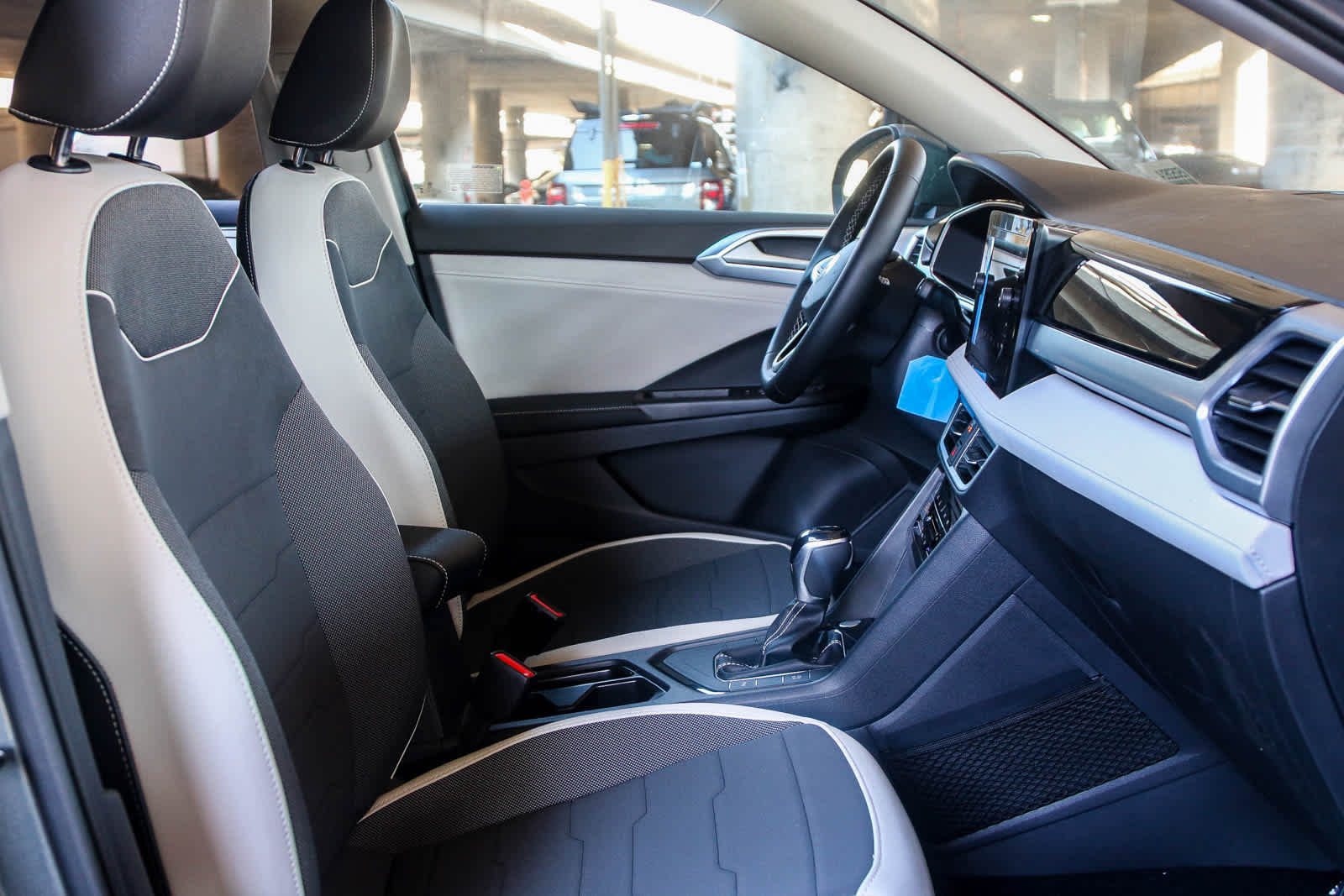 Thumbnail: 2025 Volkswagen Taos - 17