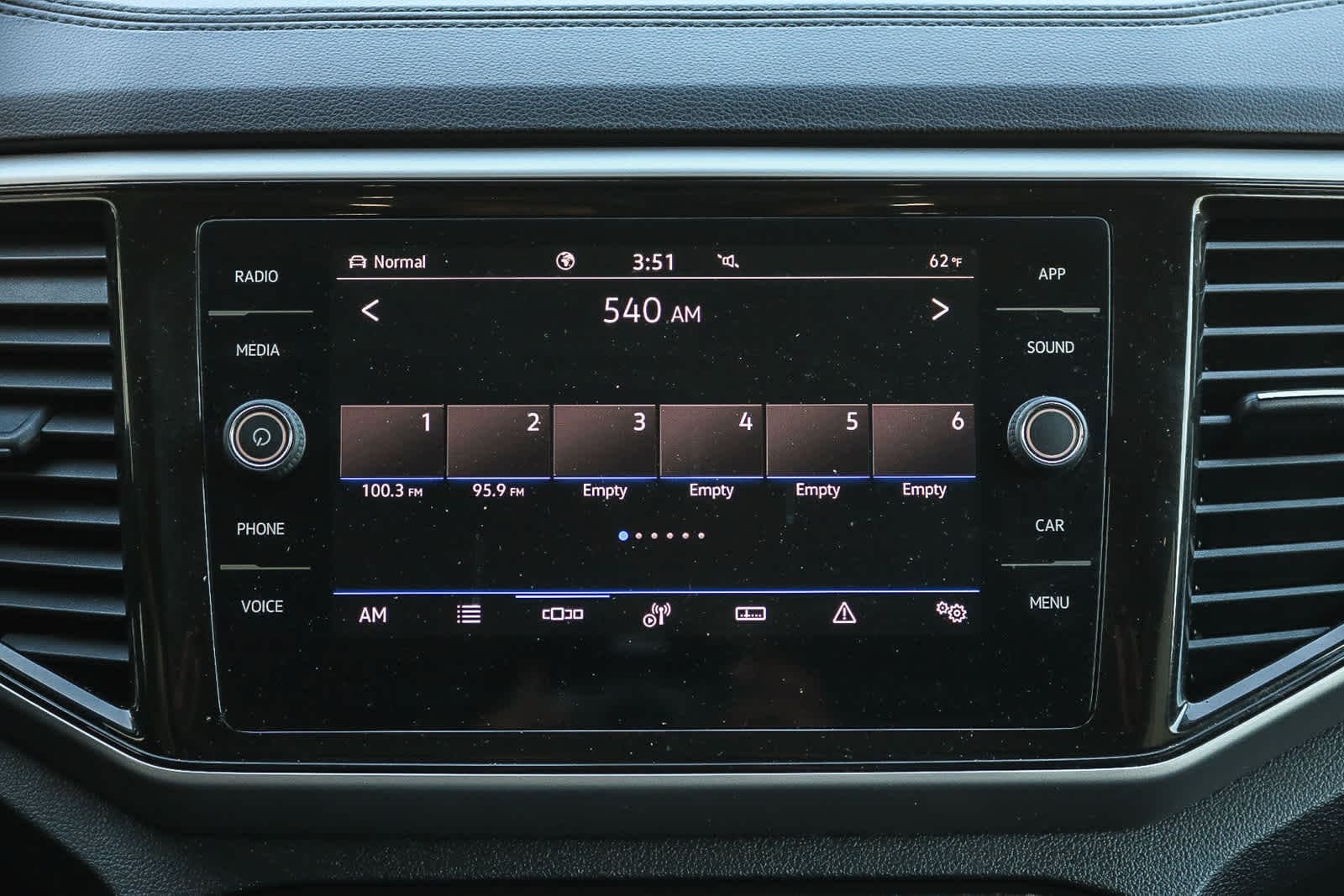 Thumbnail: 2022 Volkswagen Atlas - 14