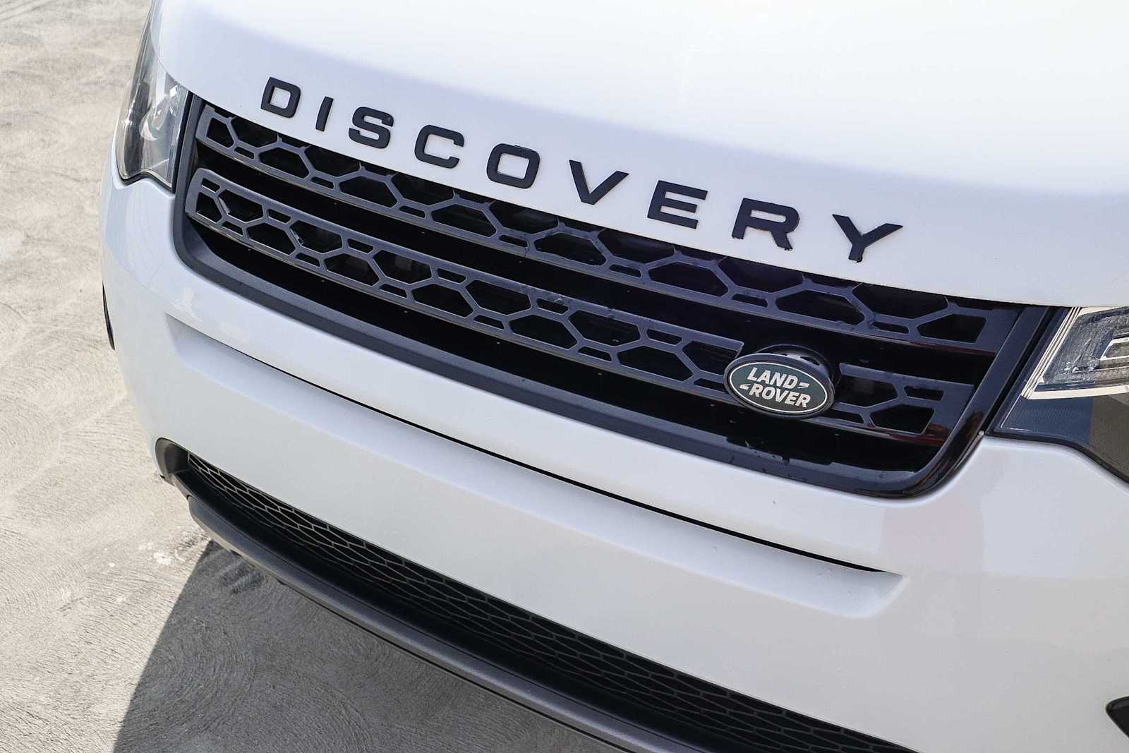 Thumbnail: 2018 Land Rover Discovery Sport - 8