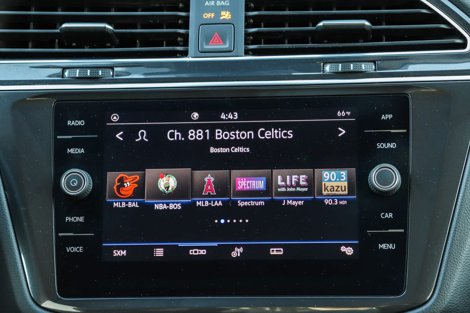 Thumbnail: 2022 Volkswagen Tiguan - 15