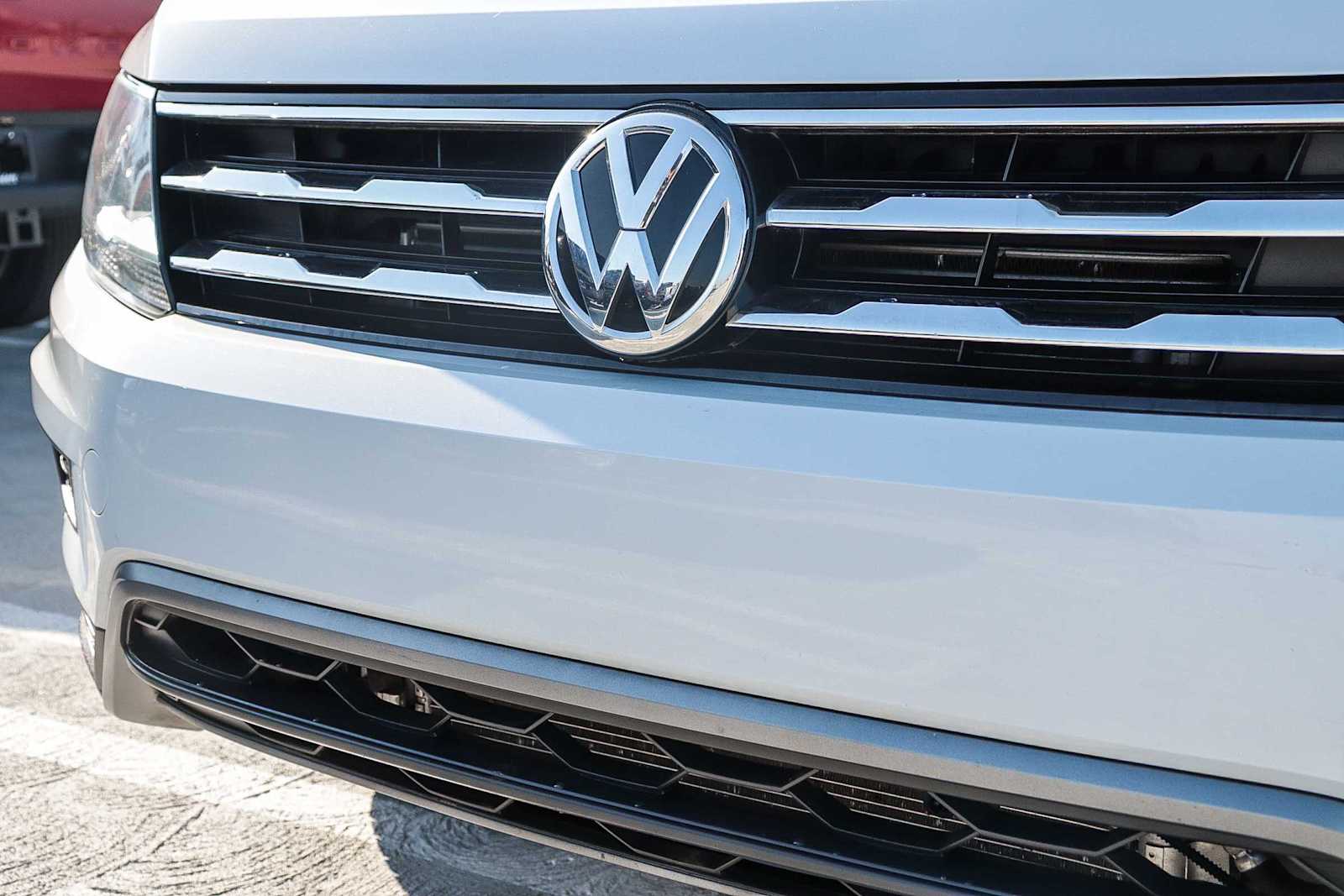 Thumbnail: 2018 Volkswagen Tiguan - 4