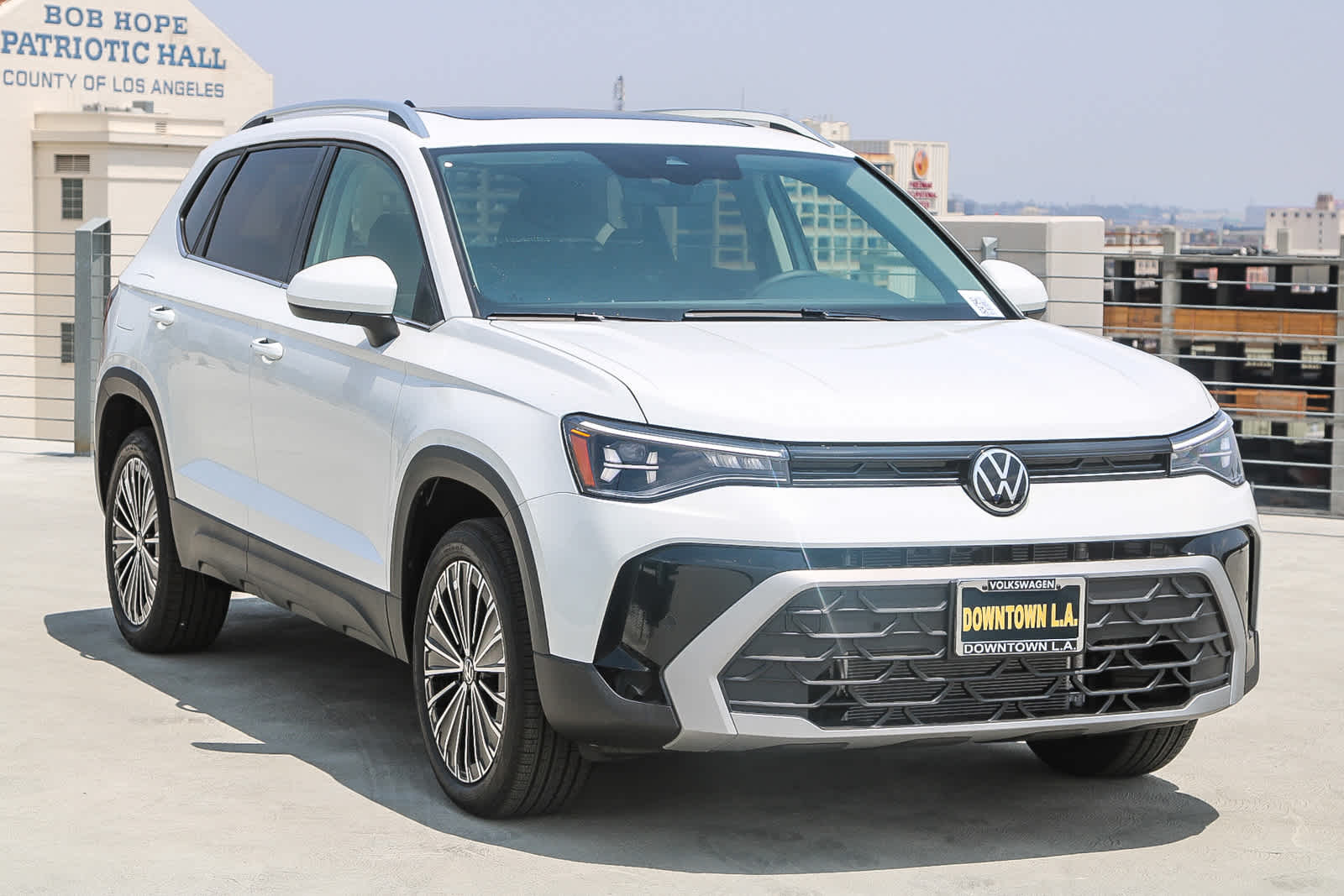 2025 Volkswagen Taos SE photo 3
