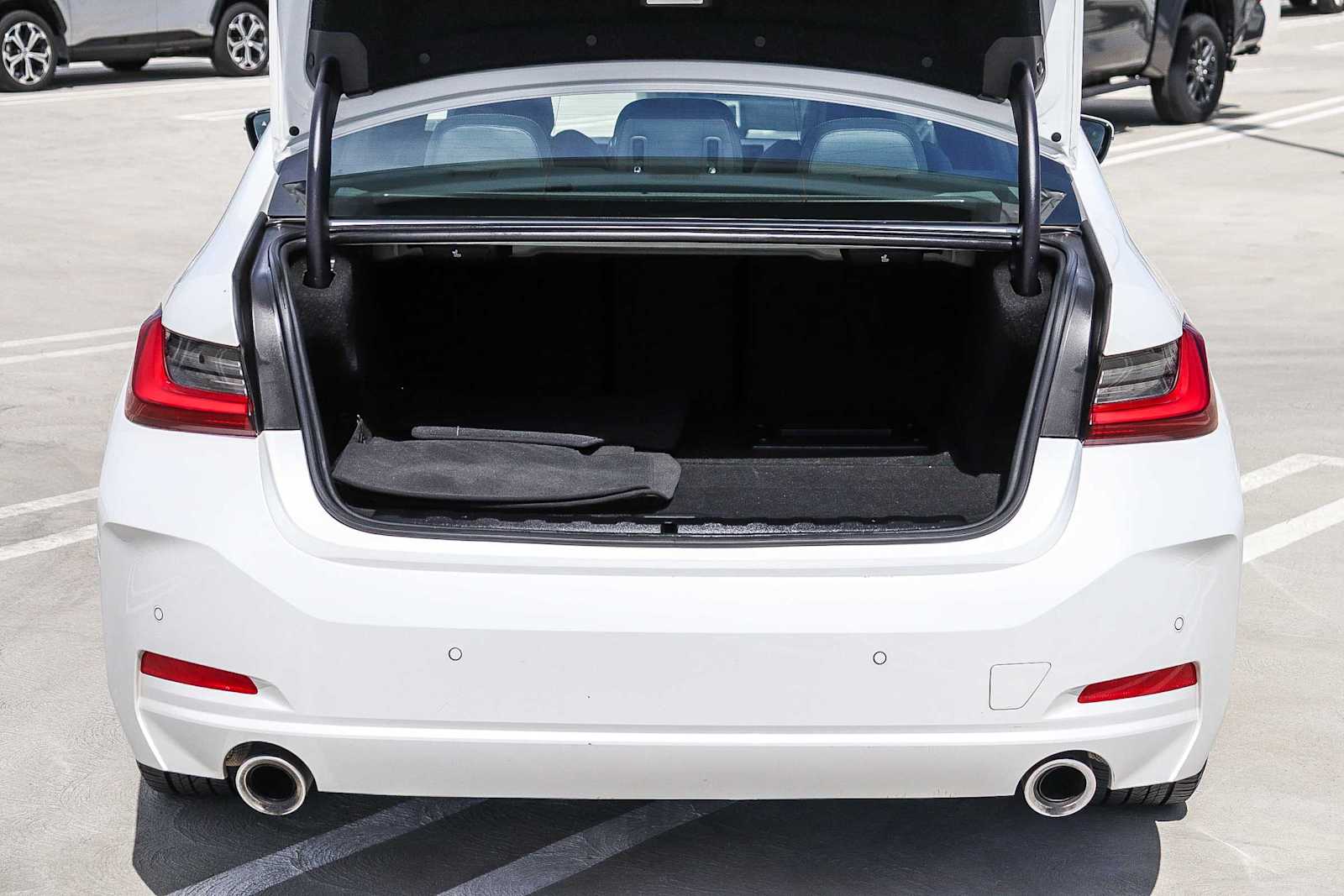 Thumbnail: 2024 BMW 3 Series - 25