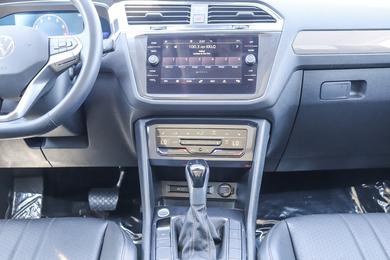 Thumbnail: 2022 Volkswagen Tiguan - 14