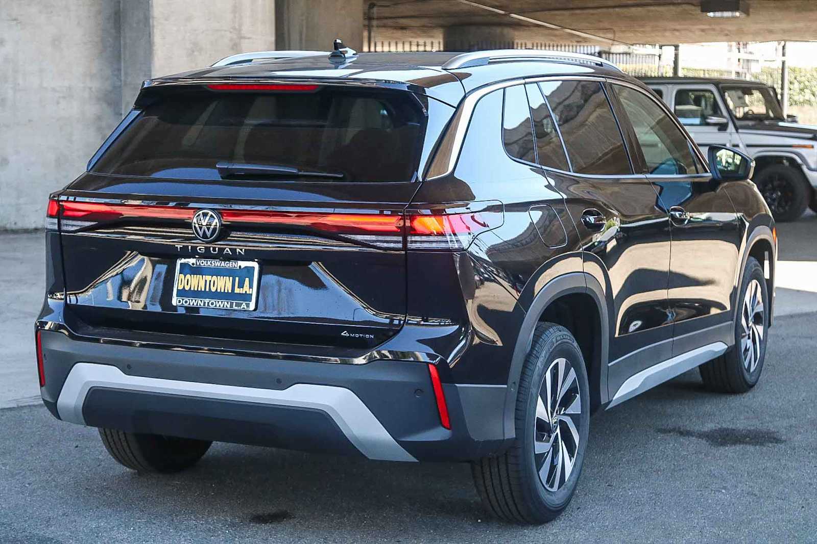 Thumbnail: 2025 Volkswagen Tiguan - 6