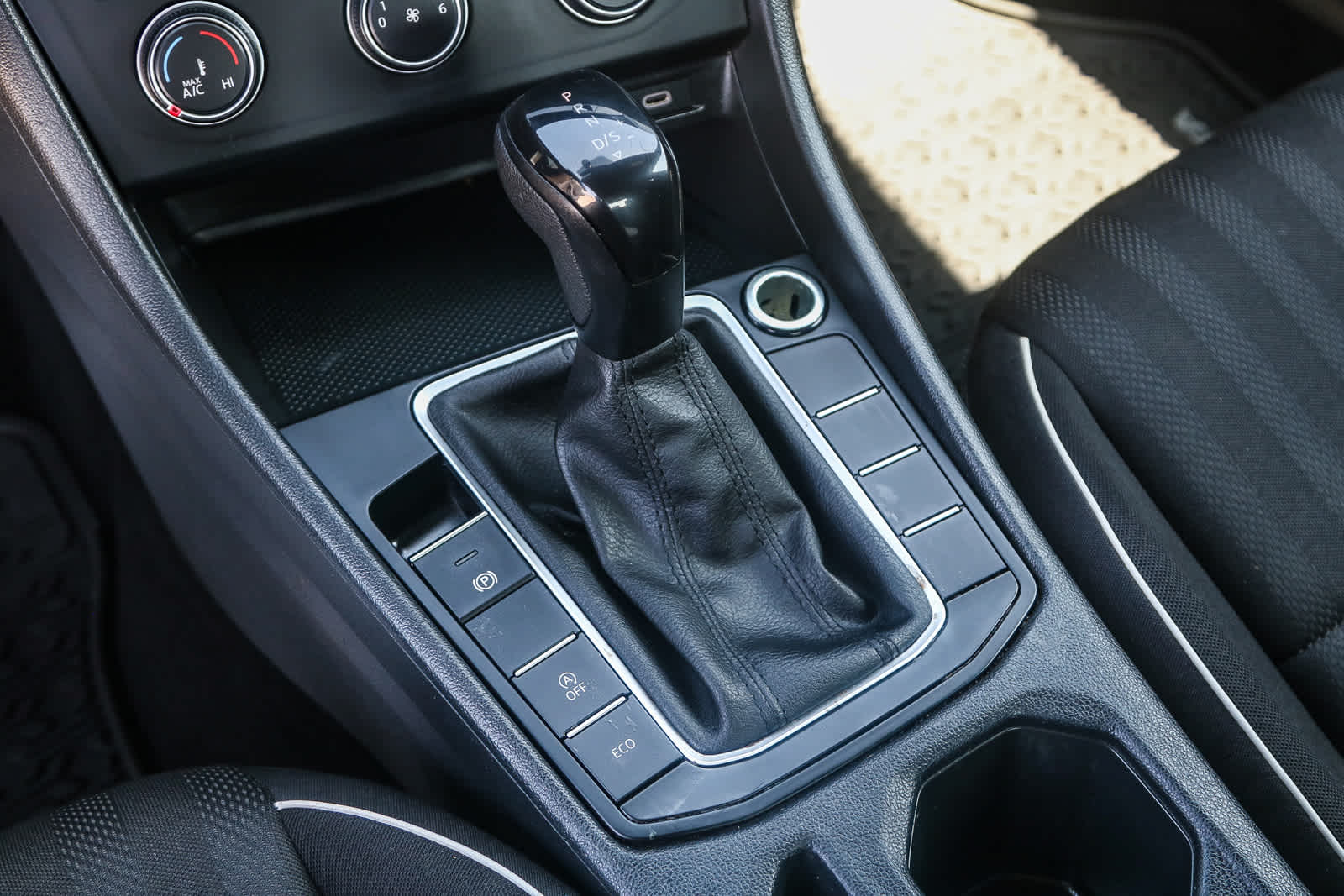 Thumbnail: 2023 Volkswagen Jetta - 20