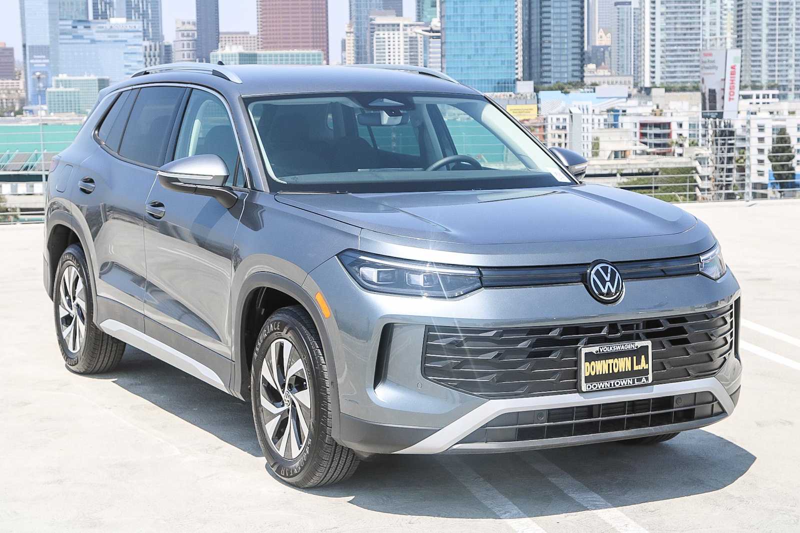 Thumbnail: 2025 Volkswagen Tiguan - 3