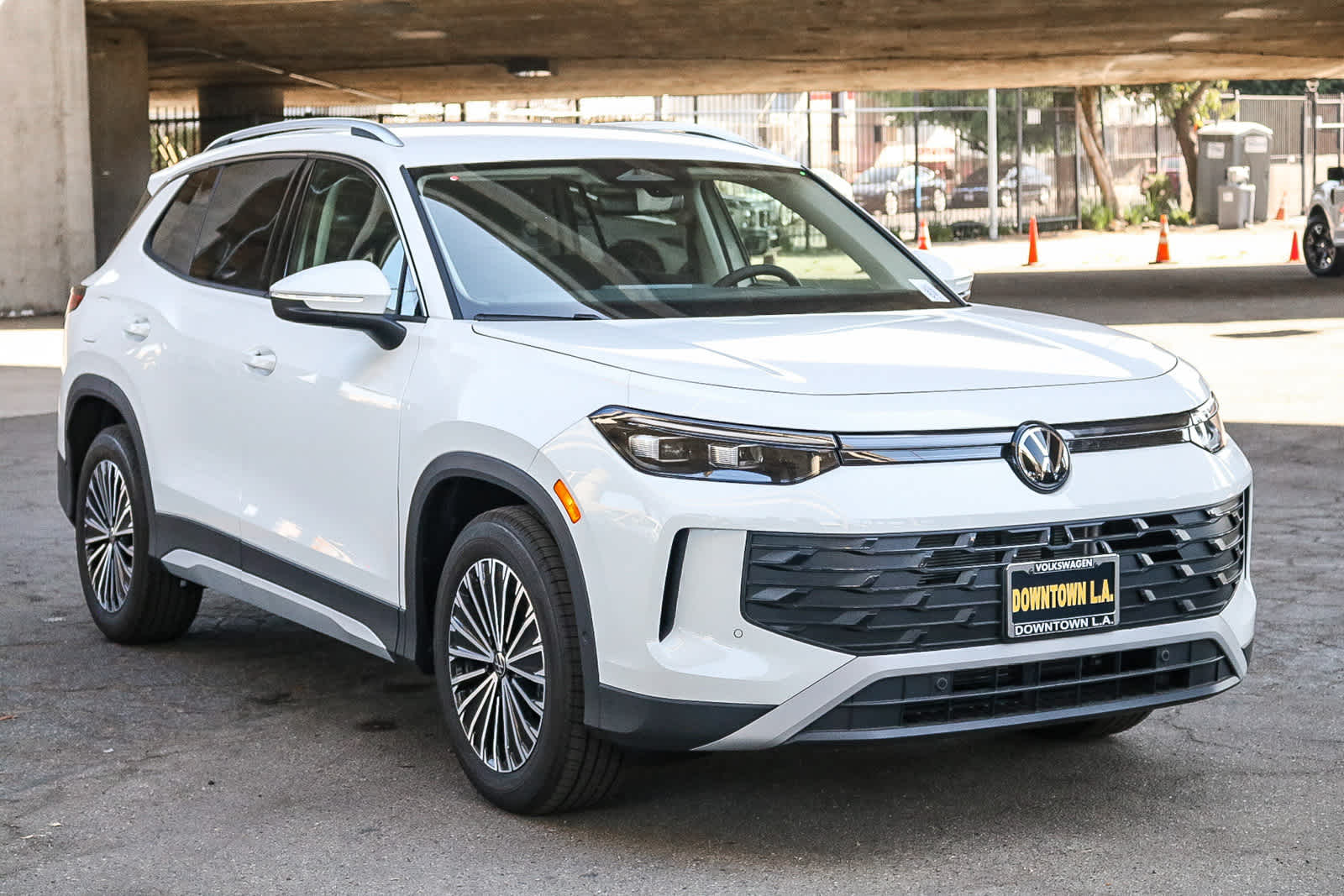 Thumbnail: 2025 Volkswagen Tiguan - 3