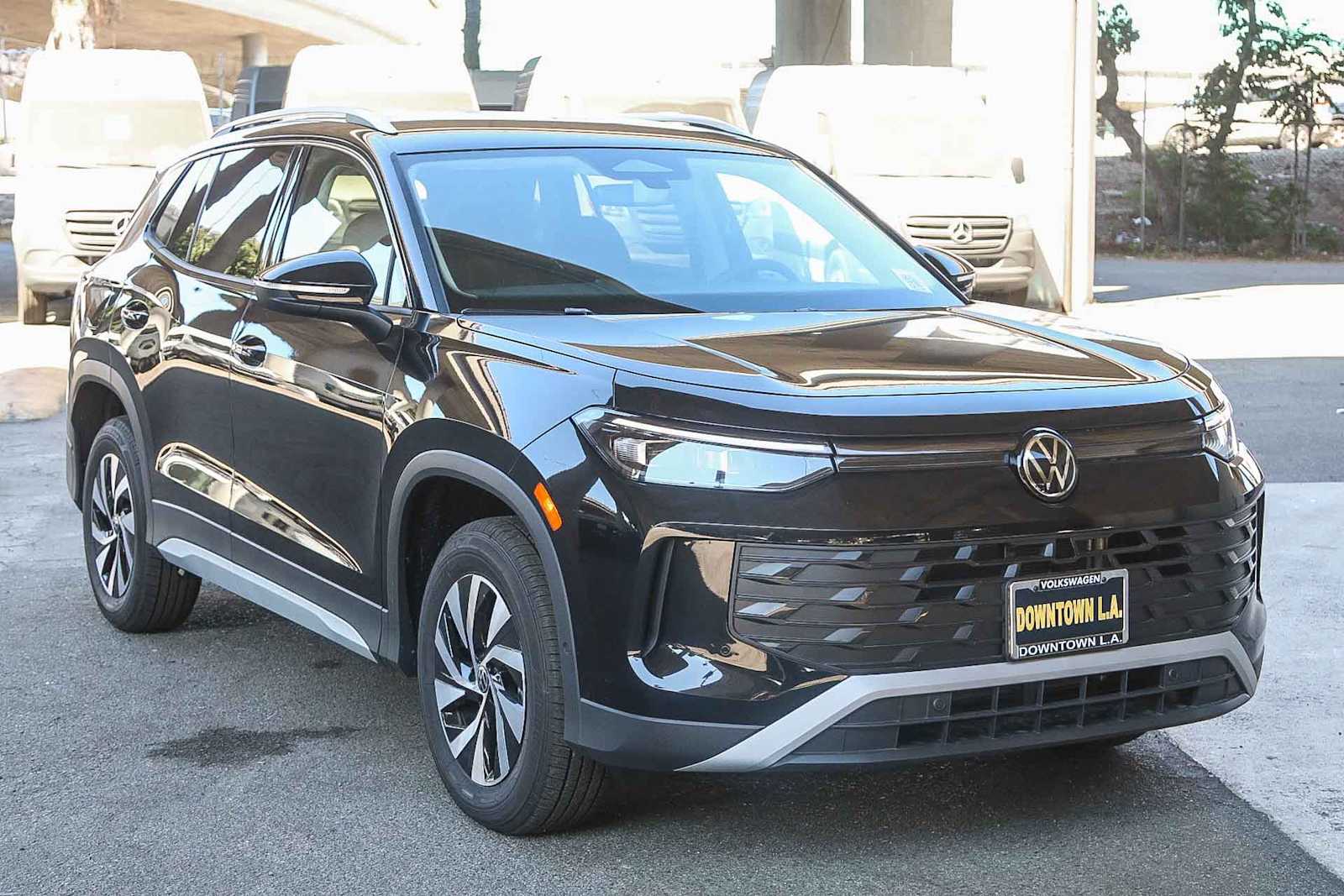 Thumbnail: 2025 Volkswagen Tiguan - 3