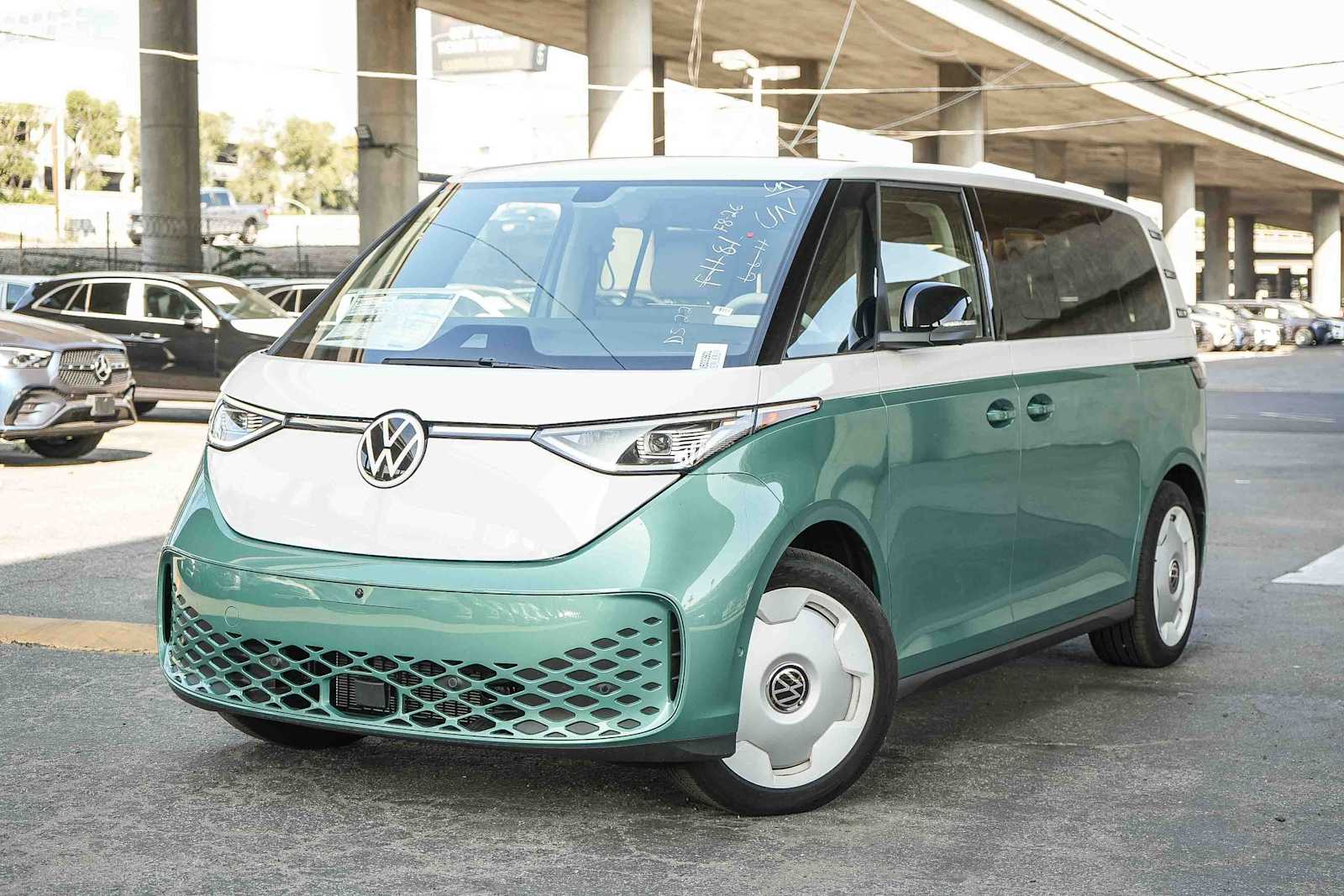 2025 Volkswagen ID. Buzz 1st Edition 4Motion Two-Tone's photo