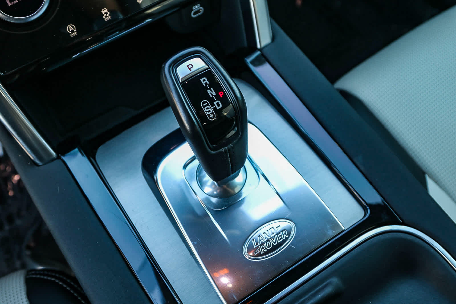 Thumbnail: 2021 Land Rover Discovery Sport - 19
