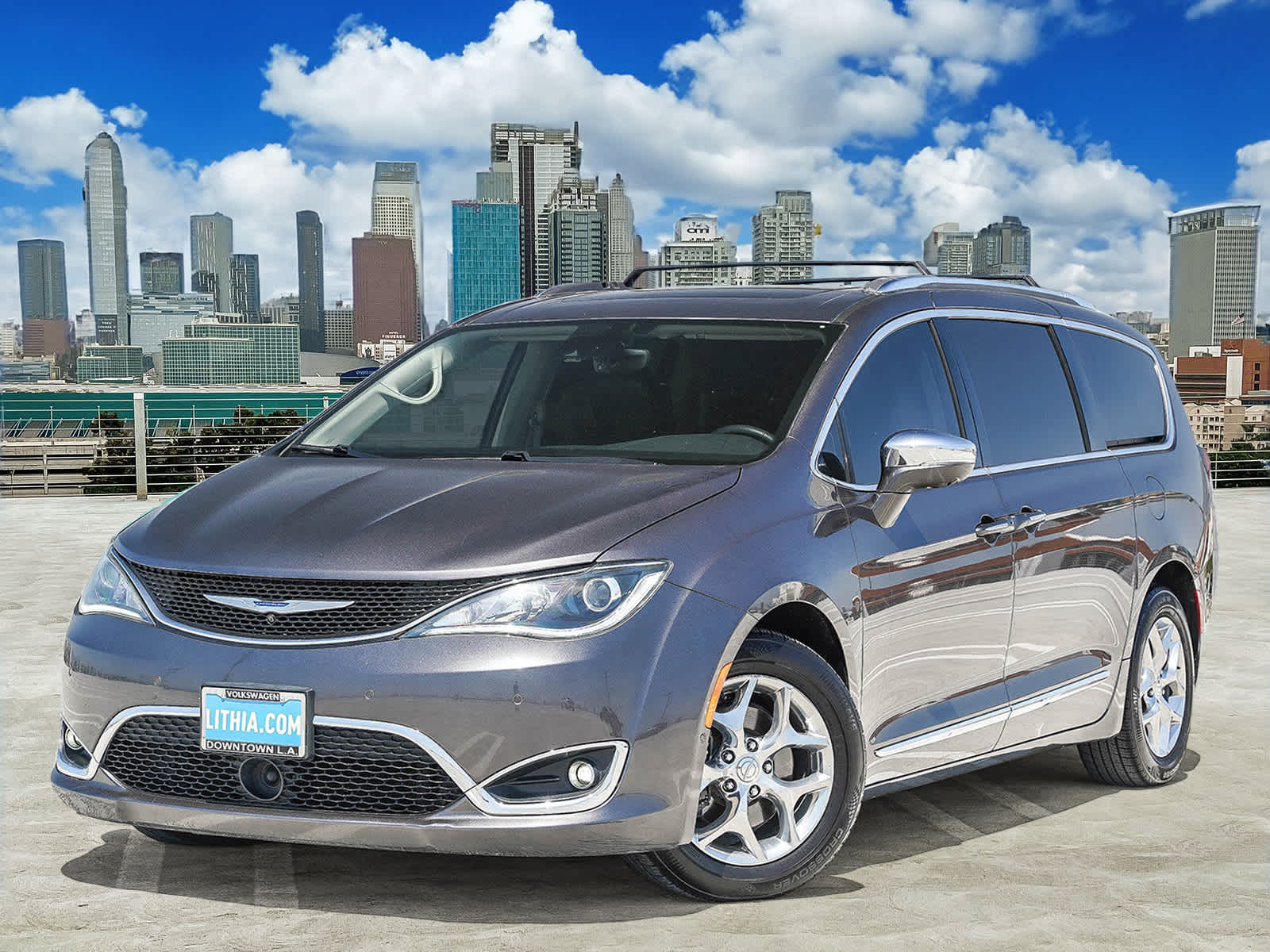 2018 Chrysler Pacifica Limited Hero Image