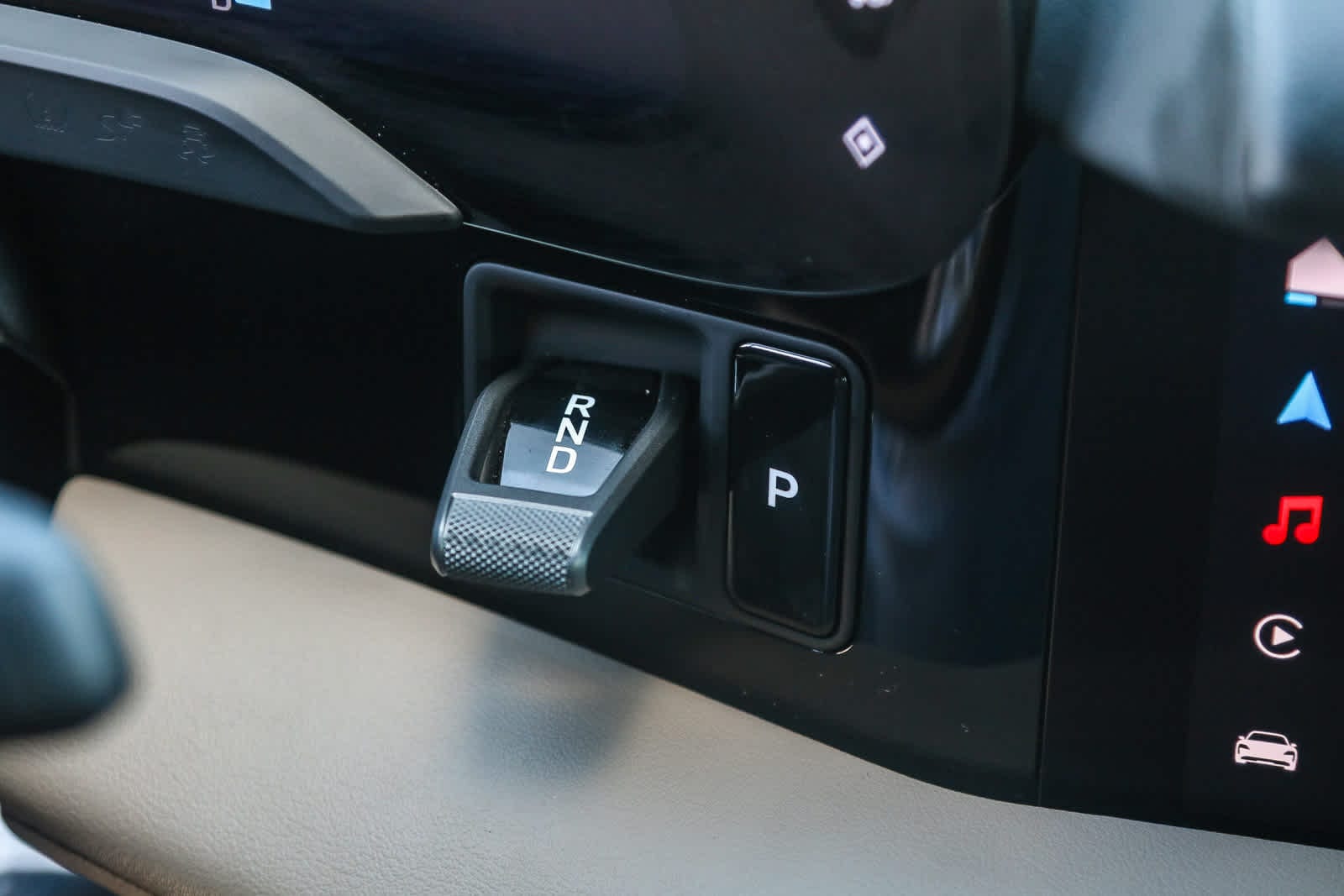 Thumbnail: 2025 Porsche Taycan - 25