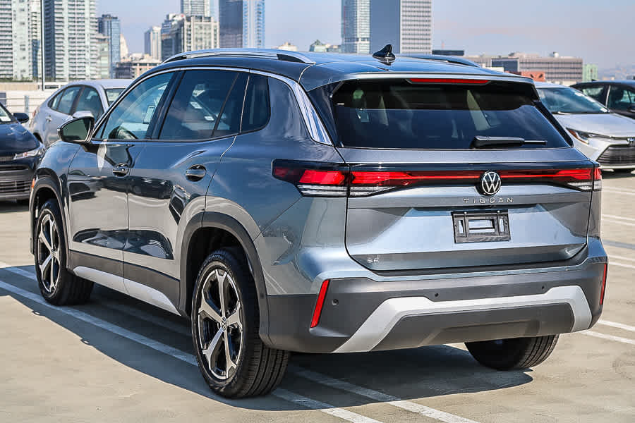 Thumbnail: 2025 Volkswagen Tiguan - 8