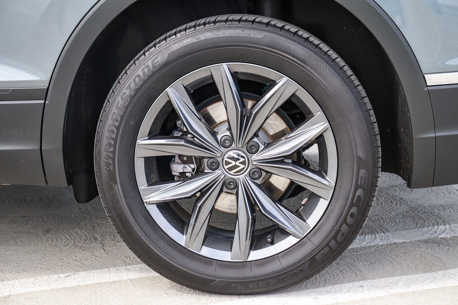 Thumbnail: 2022 Volkswagen Tiguan - 10