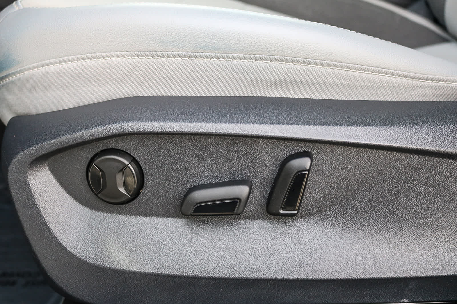 Thumbnail: 2023 Volkswagen Taos - 21