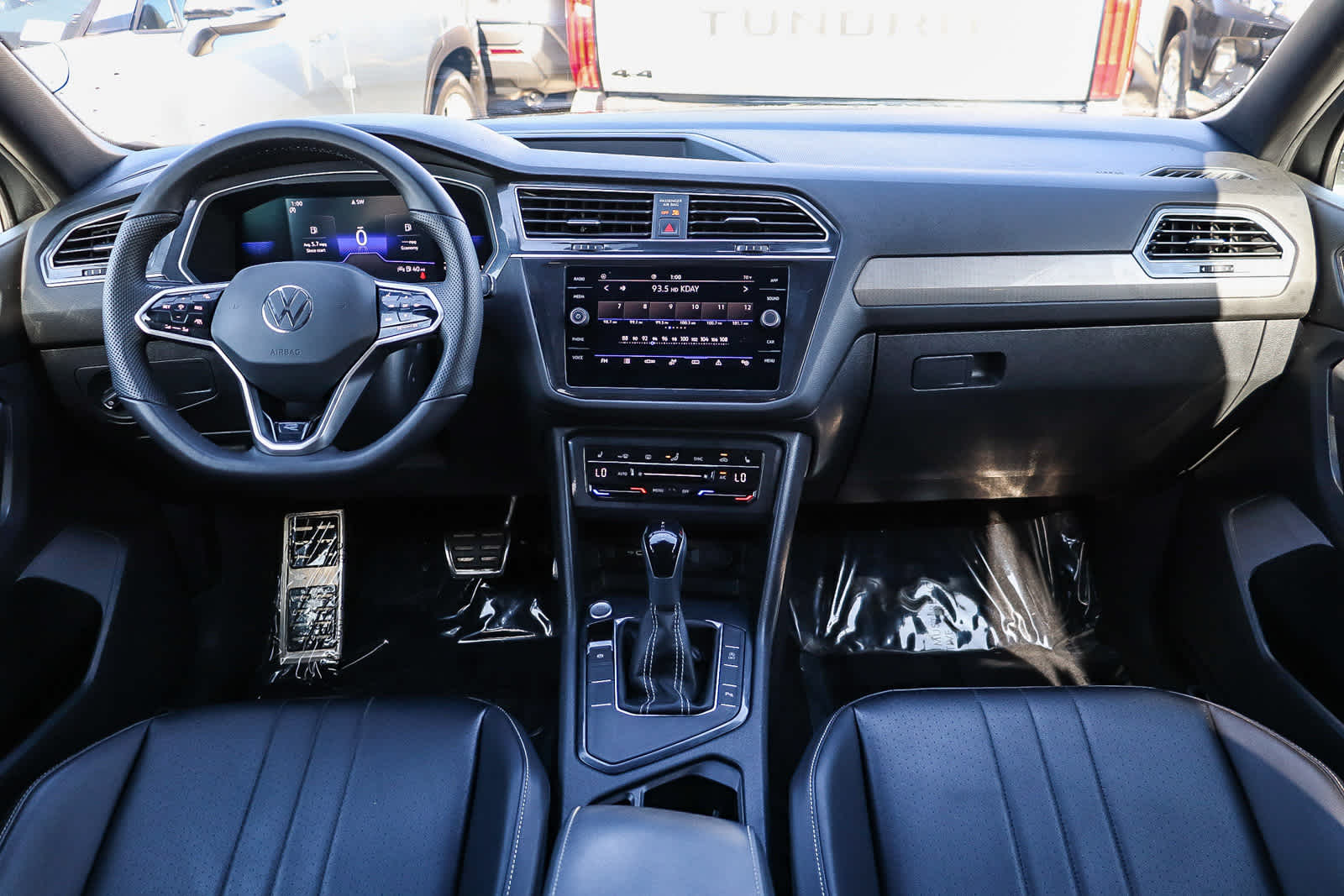 Thumbnail: 2022 Volkswagen Tiguan - 12