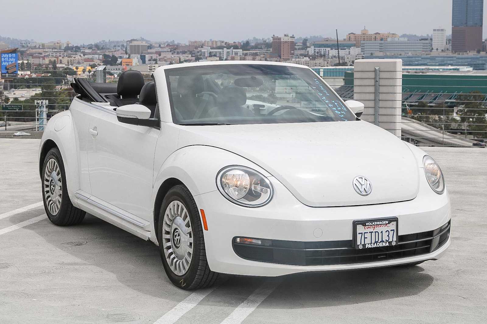 Thumbnail: 2014 Volkswagen Beetle - 15