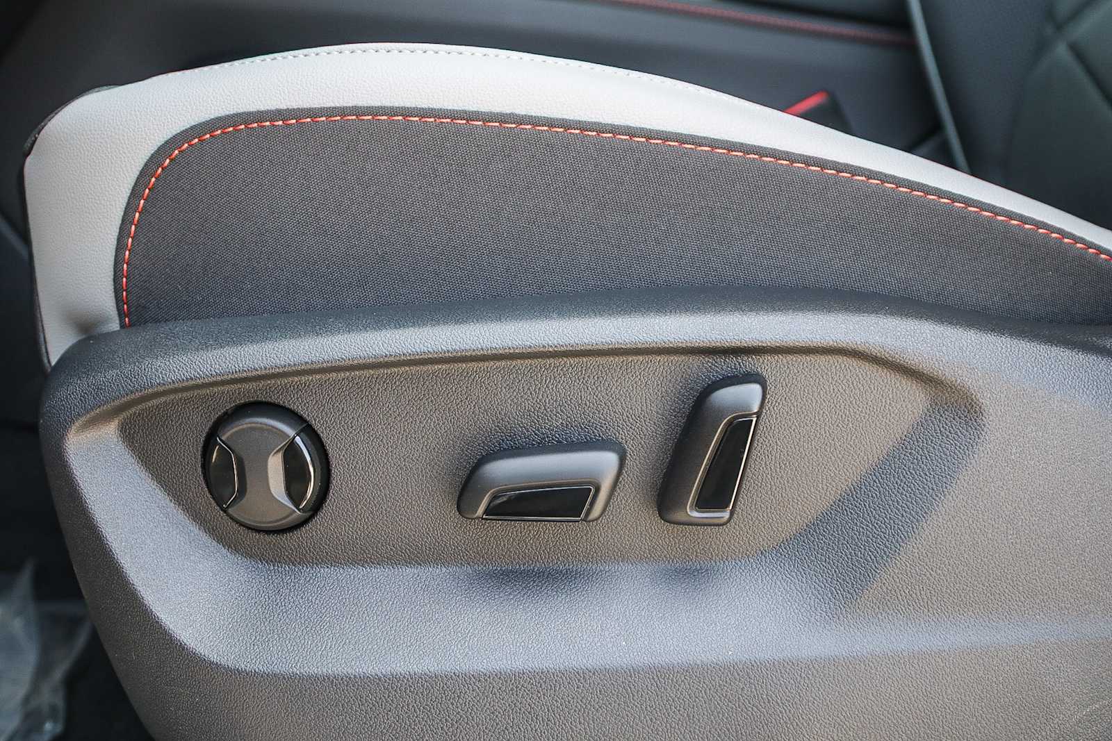 Thumbnail: 2025 Volkswagen Atlas - 23