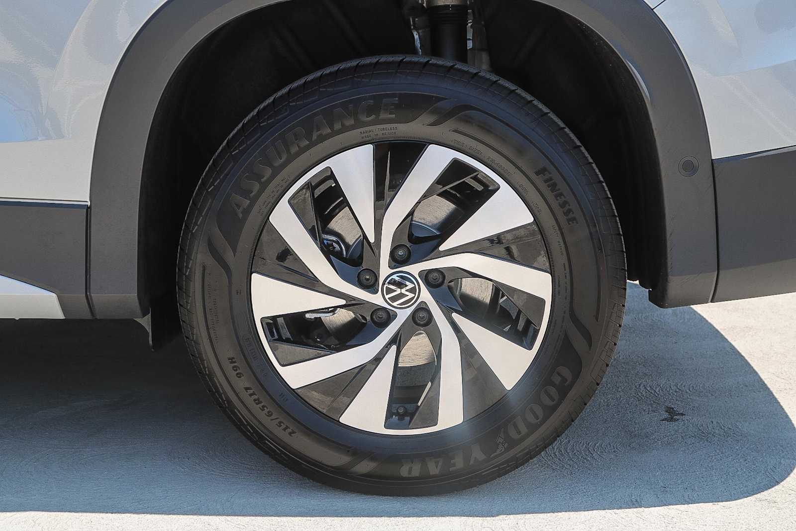 Thumbnail: 2025 Volkswagen Tiguan - 11