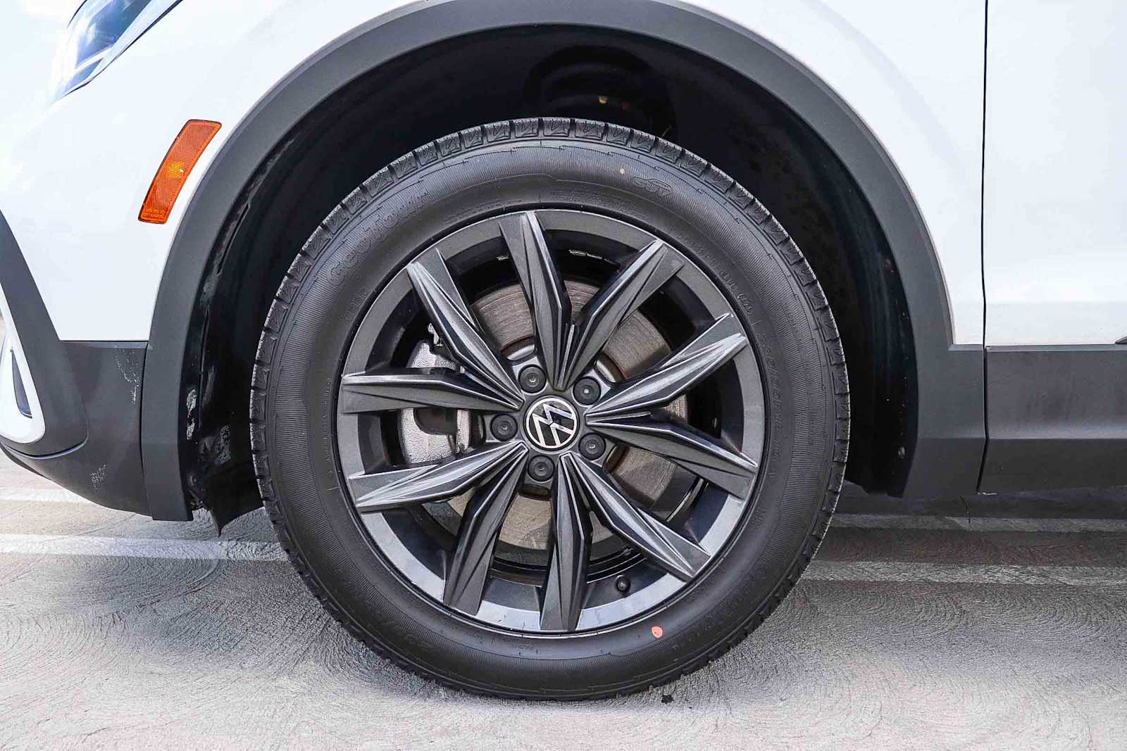 Thumbnail: 2022 Volkswagen Tiguan - 11