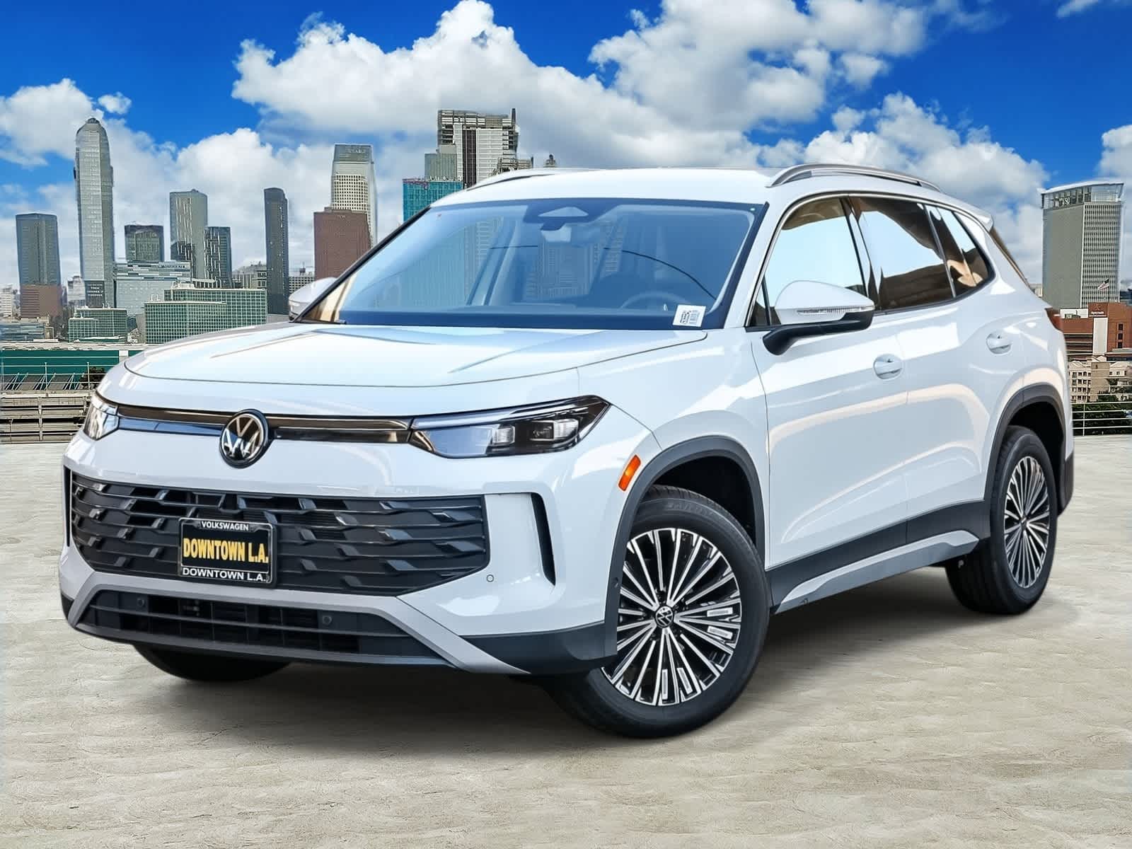 Thumbnail: 2025 Volkswagen Tiguan - 1