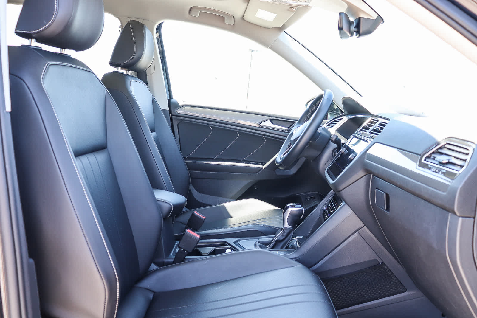 Thumbnail: 2022 Volkswagen Tiguan - 17