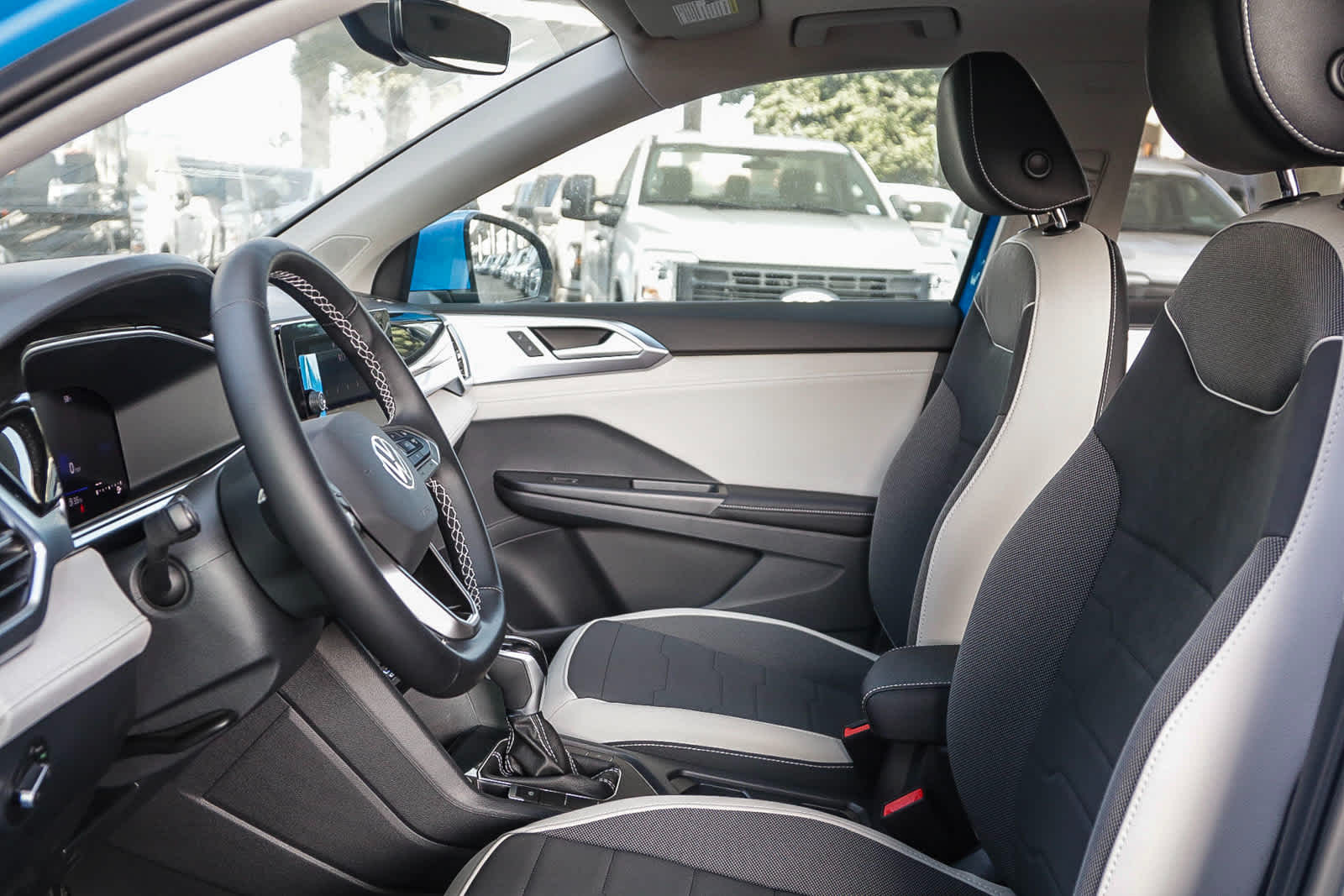 Thumbnail: 2025 Volkswagen Taos - 17