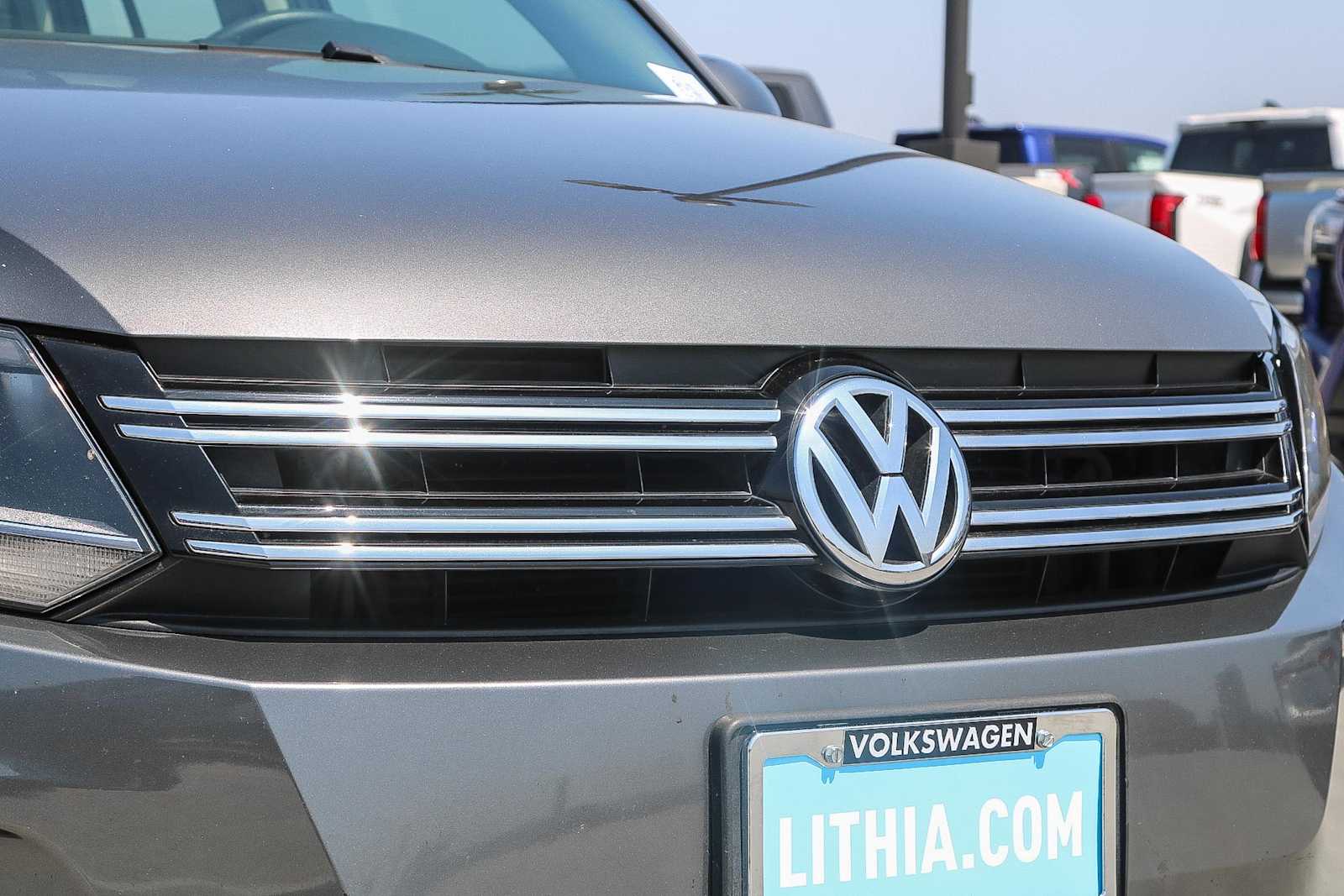 Thumbnail: 2018 Volkswagen Tiguan - 4