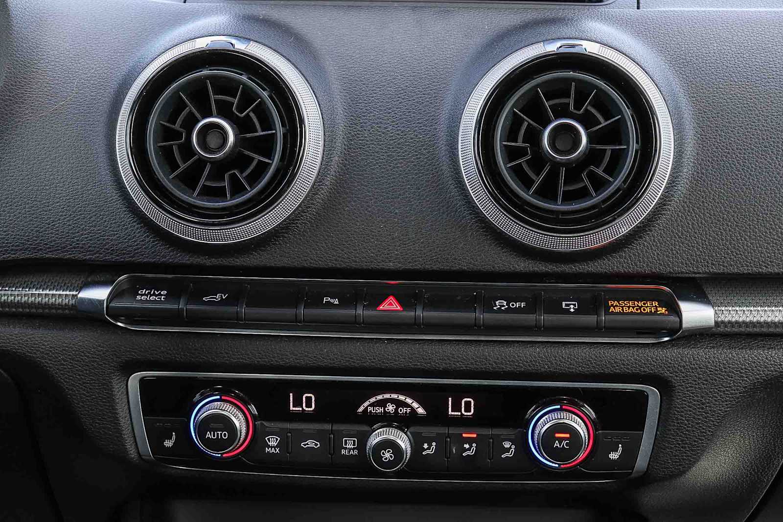 Thumbnail: 2017 Audi A3 e-tron - 14