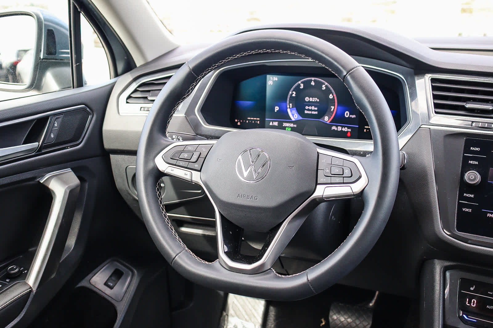 Thumbnail: 2022 Volkswagen Tiguan - 15