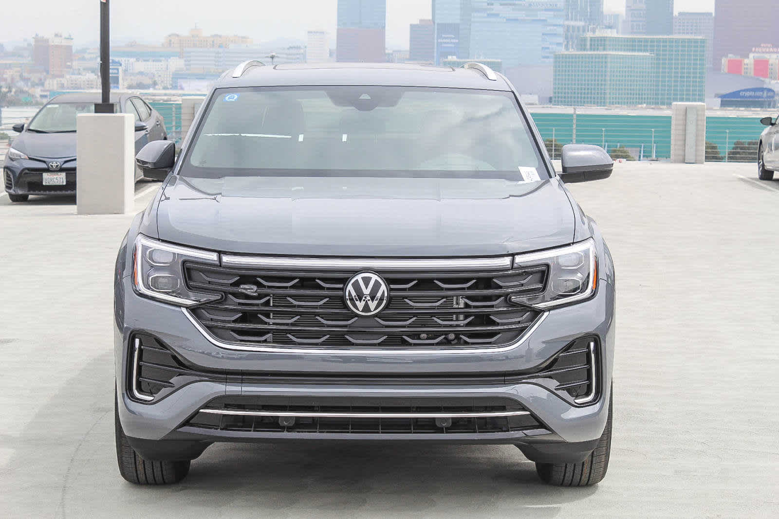 2024 Volkswagen Atlas Cross Sport SEL R-Line photo 2