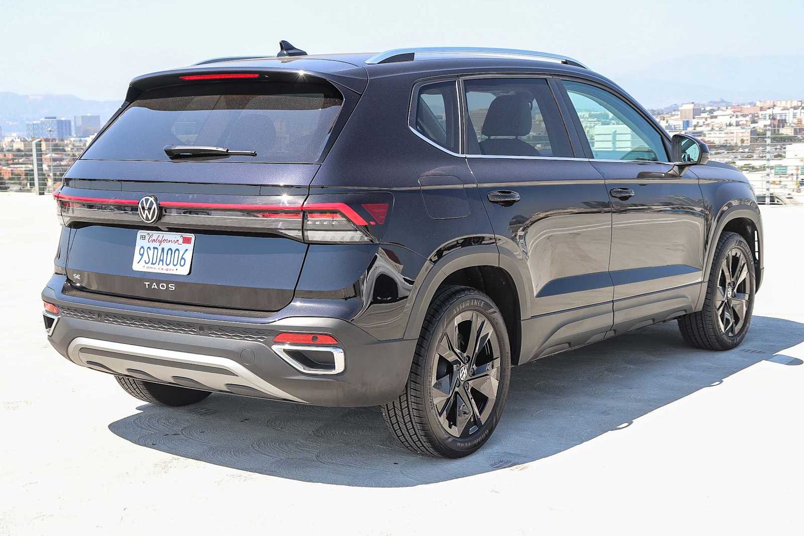 2025 Volkswagen Taos SE photo 3