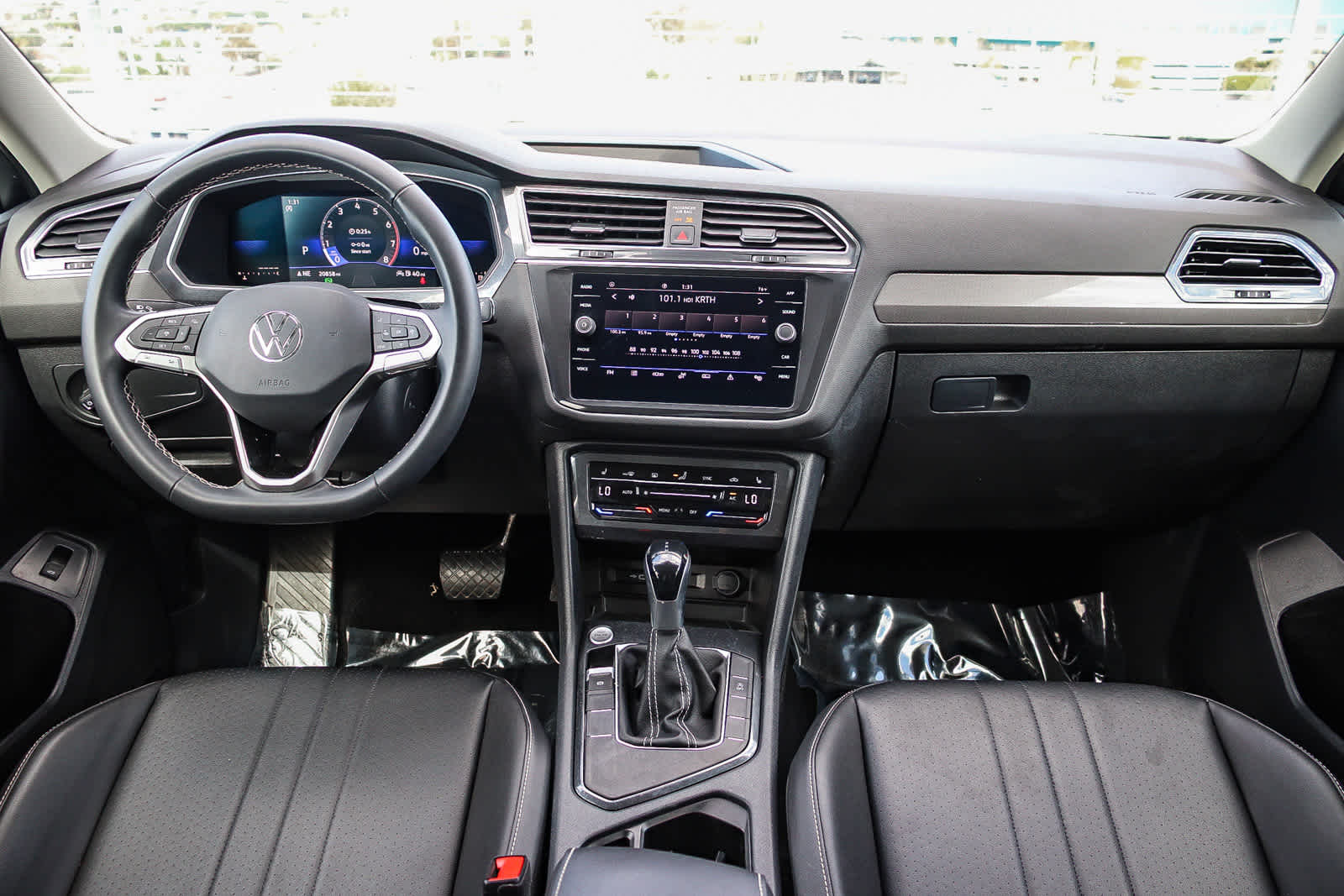 Thumbnail: 2022 Volkswagen Tiguan - 12