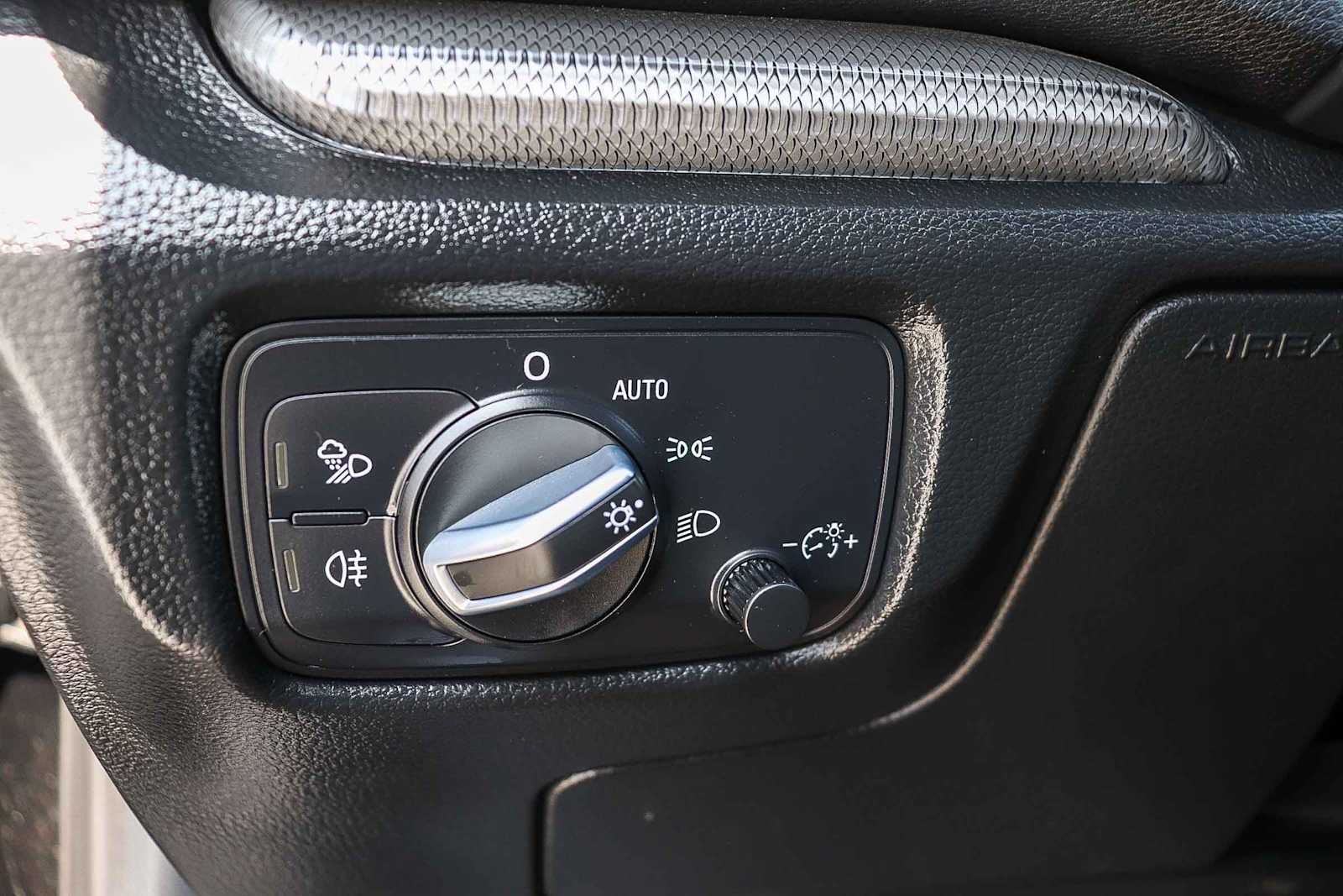 Thumbnail: 2017 Audi A3 e-tron - 23