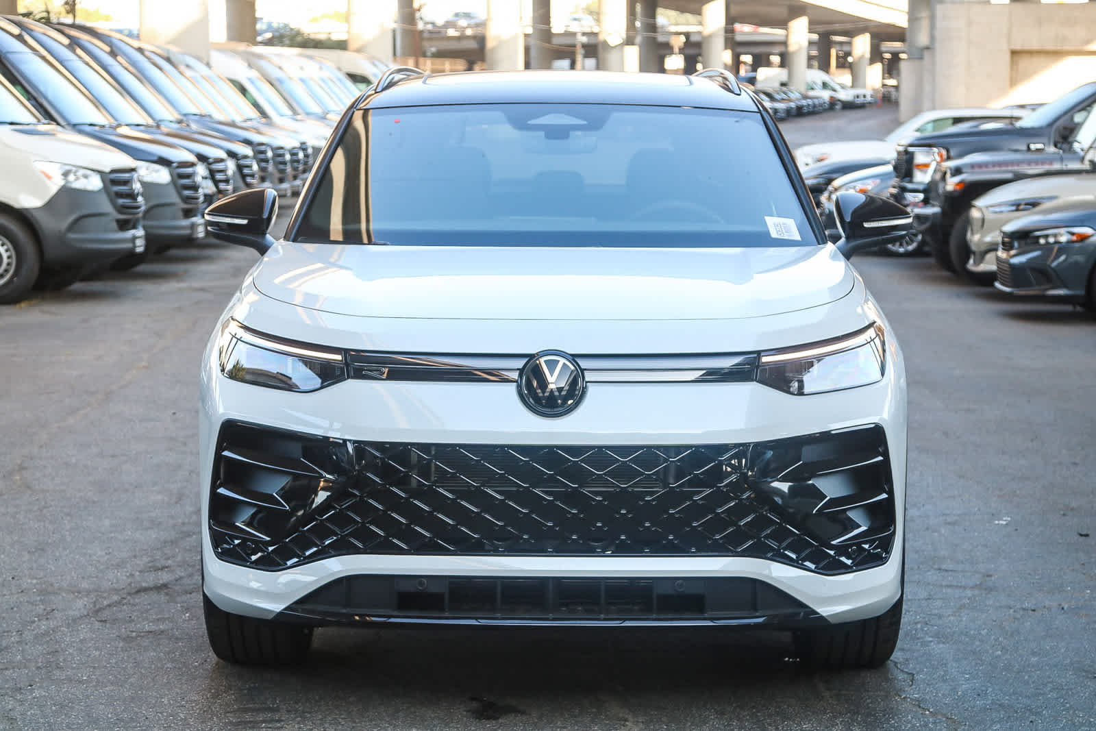 2025 Volkswagen Tiguan SE R-Line Black photo 2
