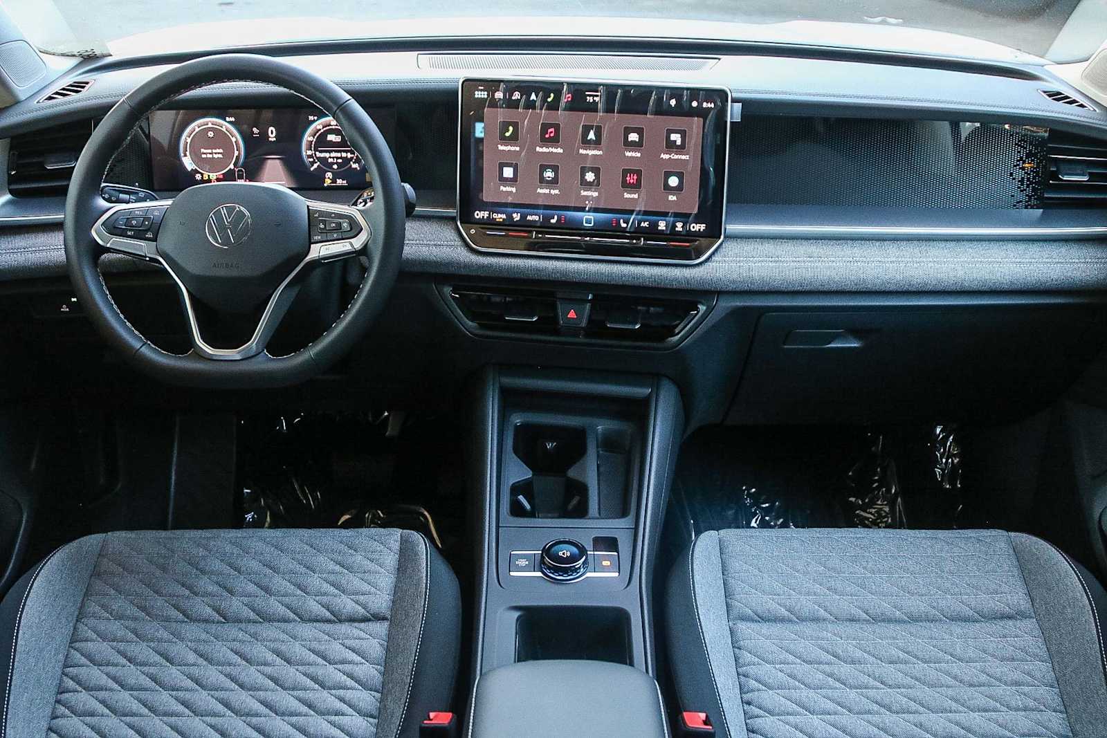 Thumbnail: 2025 Volkswagen Tiguan - 13