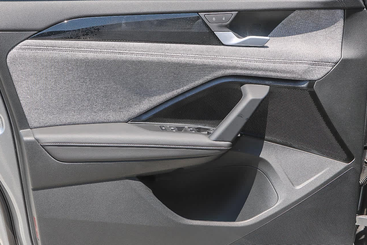 Thumbnail: 2025 Volkswagen Tiguan - 24