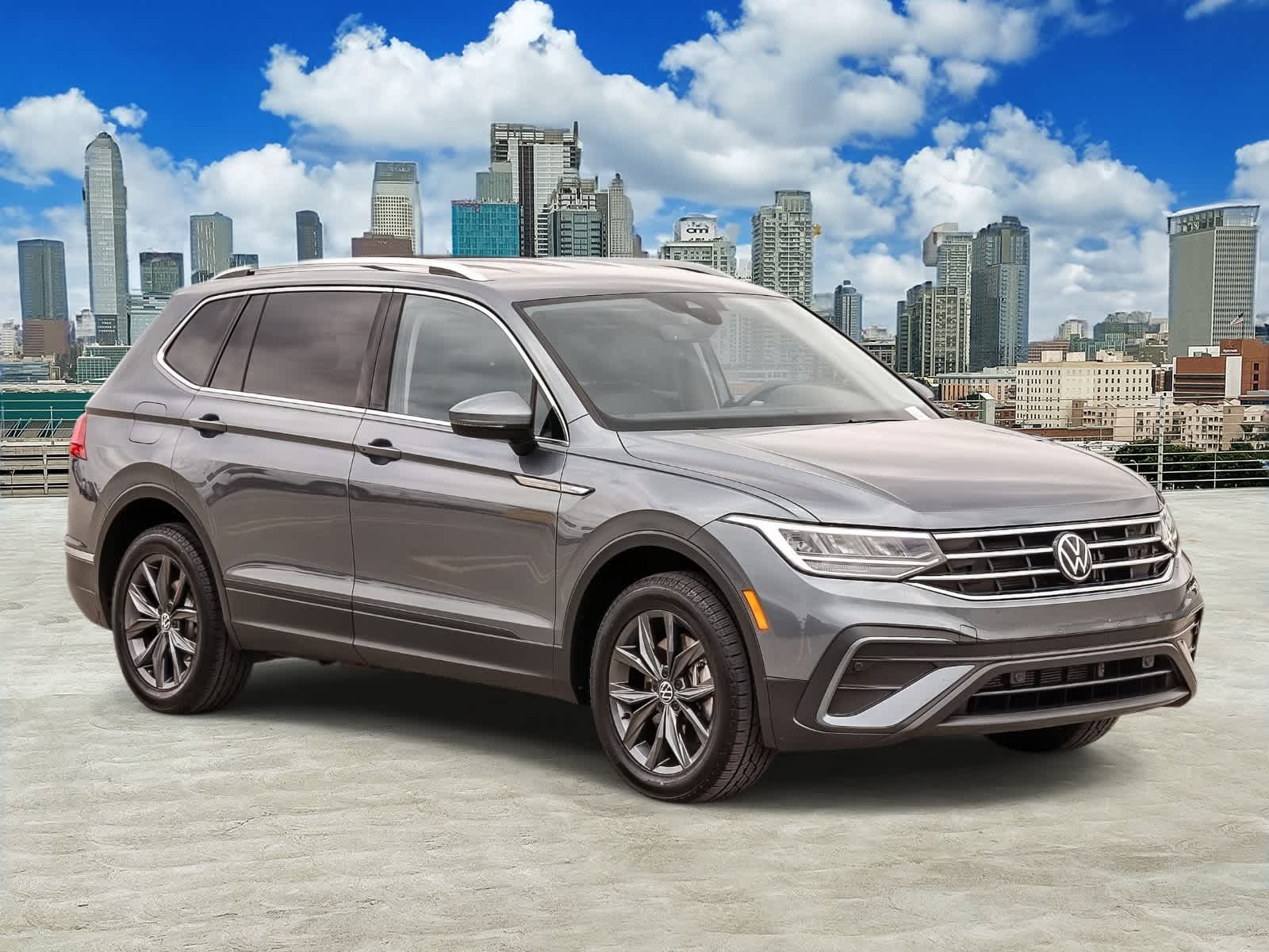 Thumbnail: 2022 Volkswagen Tiguan - 3
