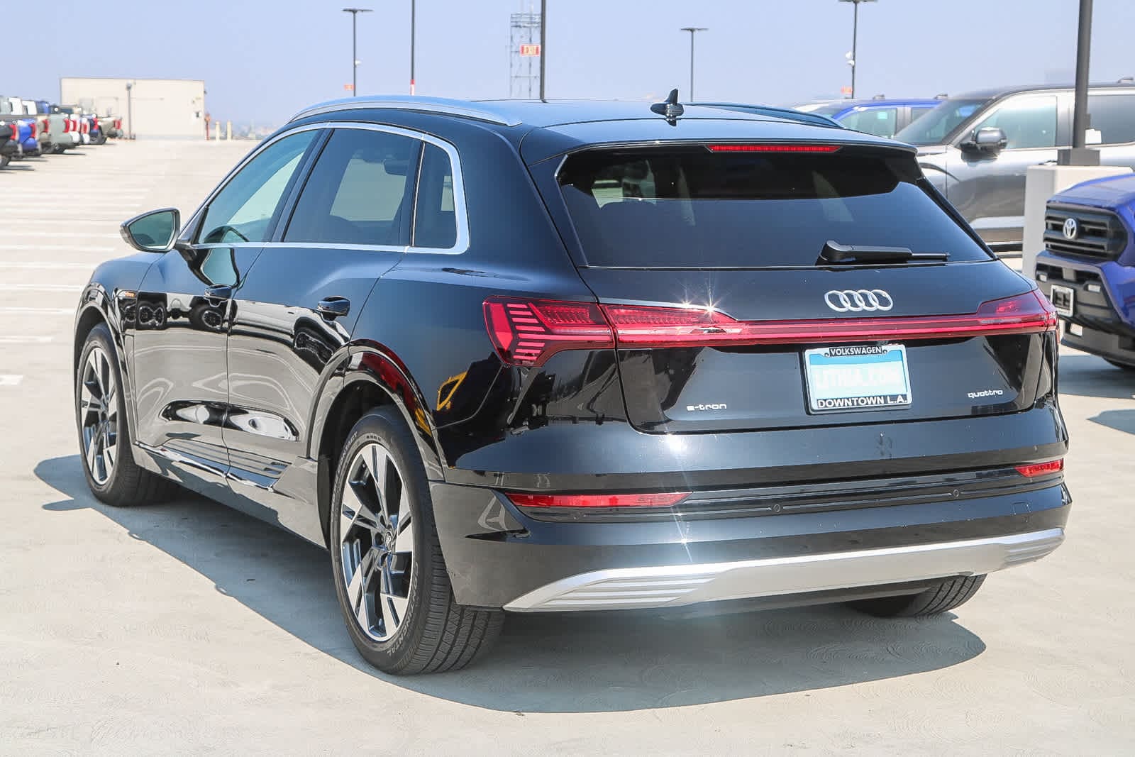 Thumbnail: 2022 Audi e-tron - 8