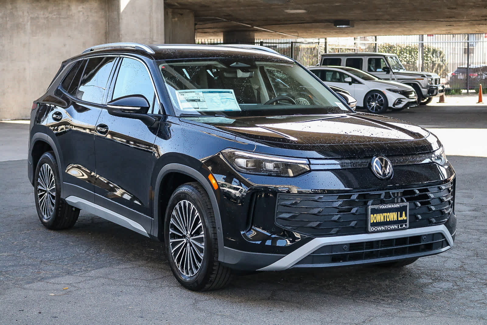 Thumbnail: 2025 Volkswagen Tiguan - 3