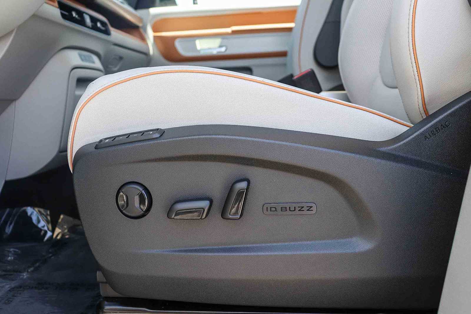 Thumbnail: 2025 Volkswagen ID.Buzz - 23