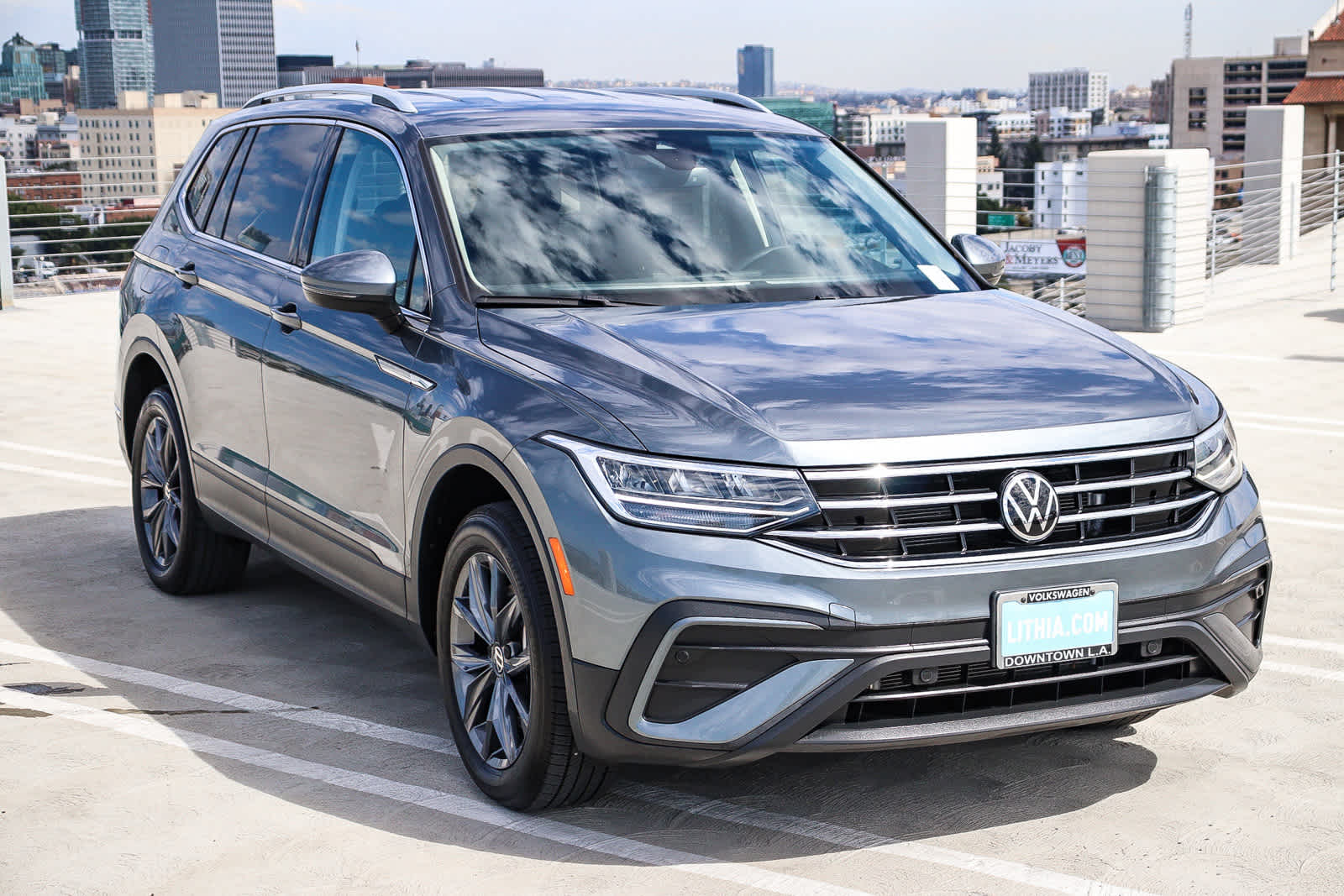 Thumbnail: 2022 Volkswagen Tiguan - 3