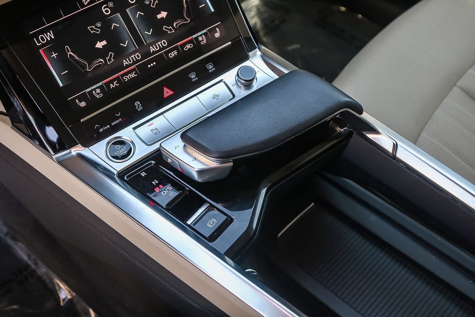 Thumbnail: 2024 Audi Q8 e-tron - 20