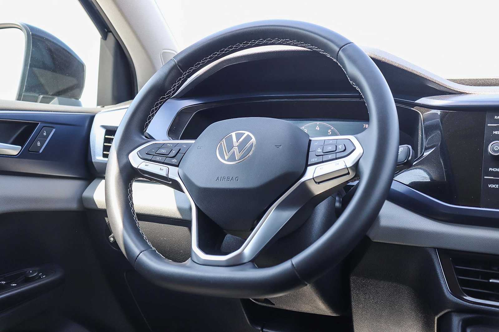 Thumbnail: 2022 Volkswagen Taos - 14