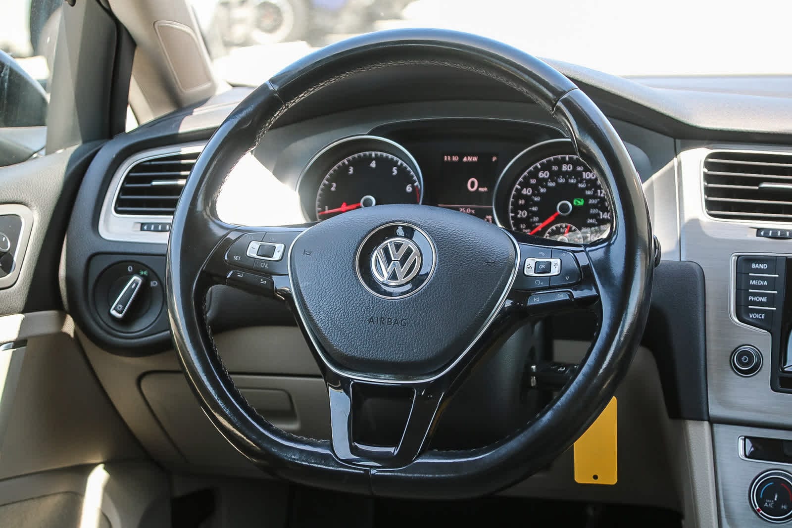 Thumbnail: 2015 Volkswagen Golf - 17