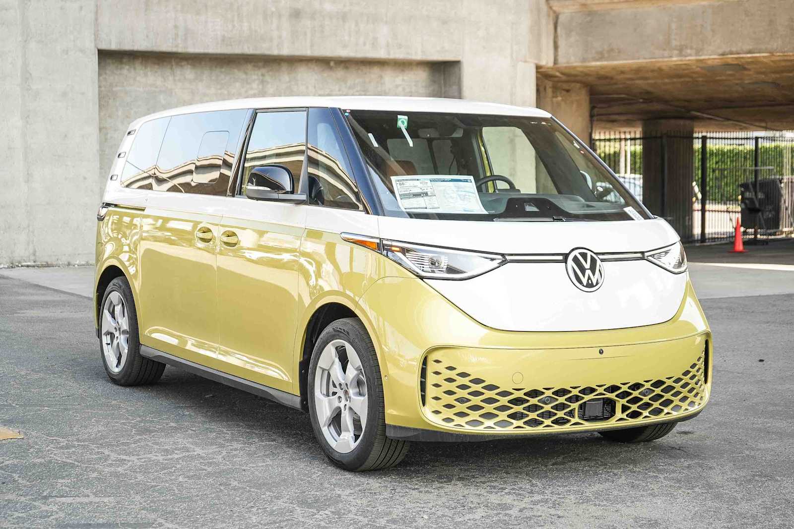 Thumbnail: 2025 Volkswagen ID.Buzz - 3