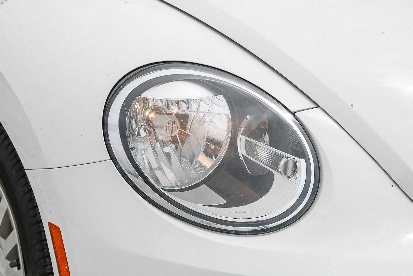 Thumbnail: 2014 Volkswagen Beetle - 4