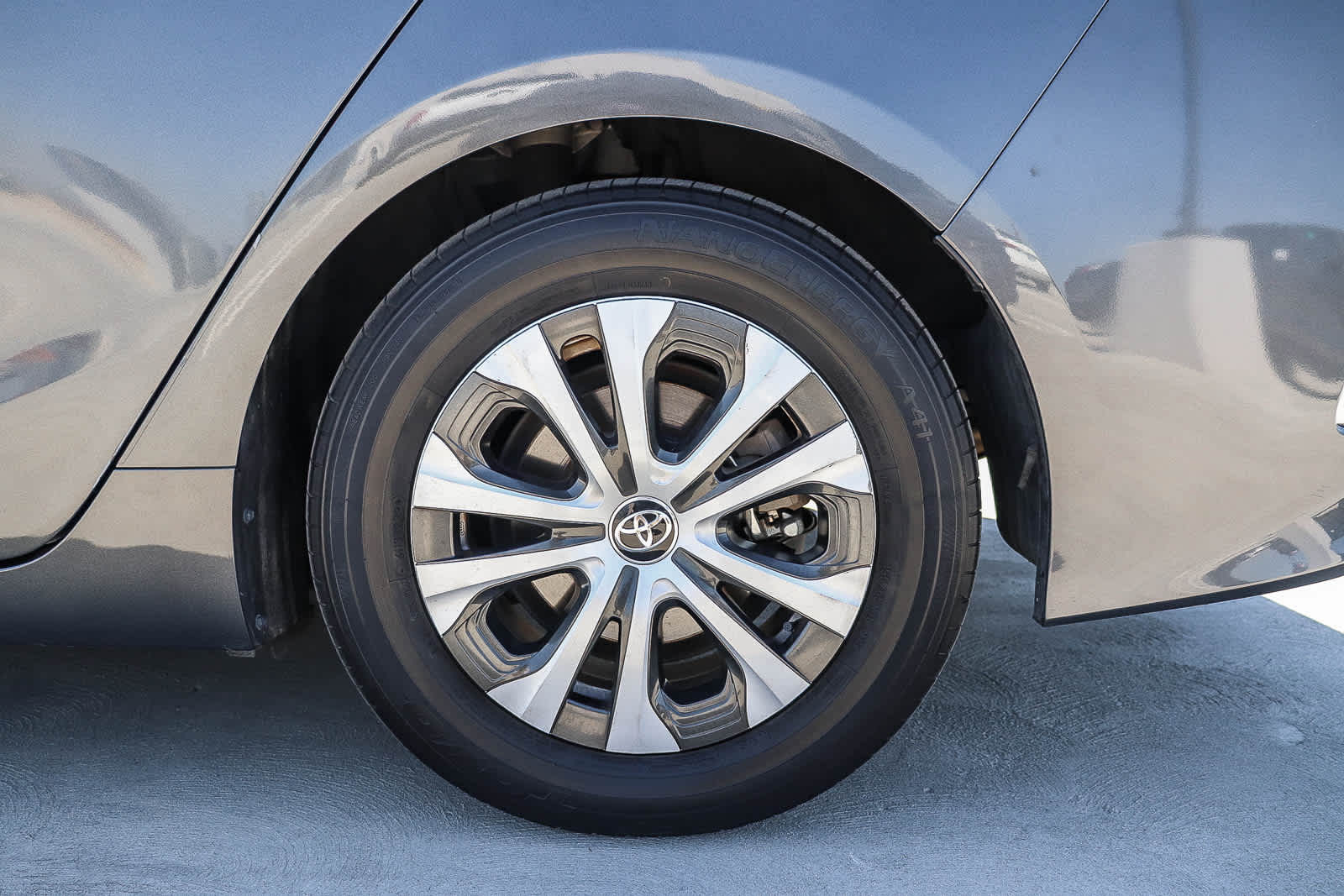 Thumbnail: 2022 Toyota Prius Prime - 10