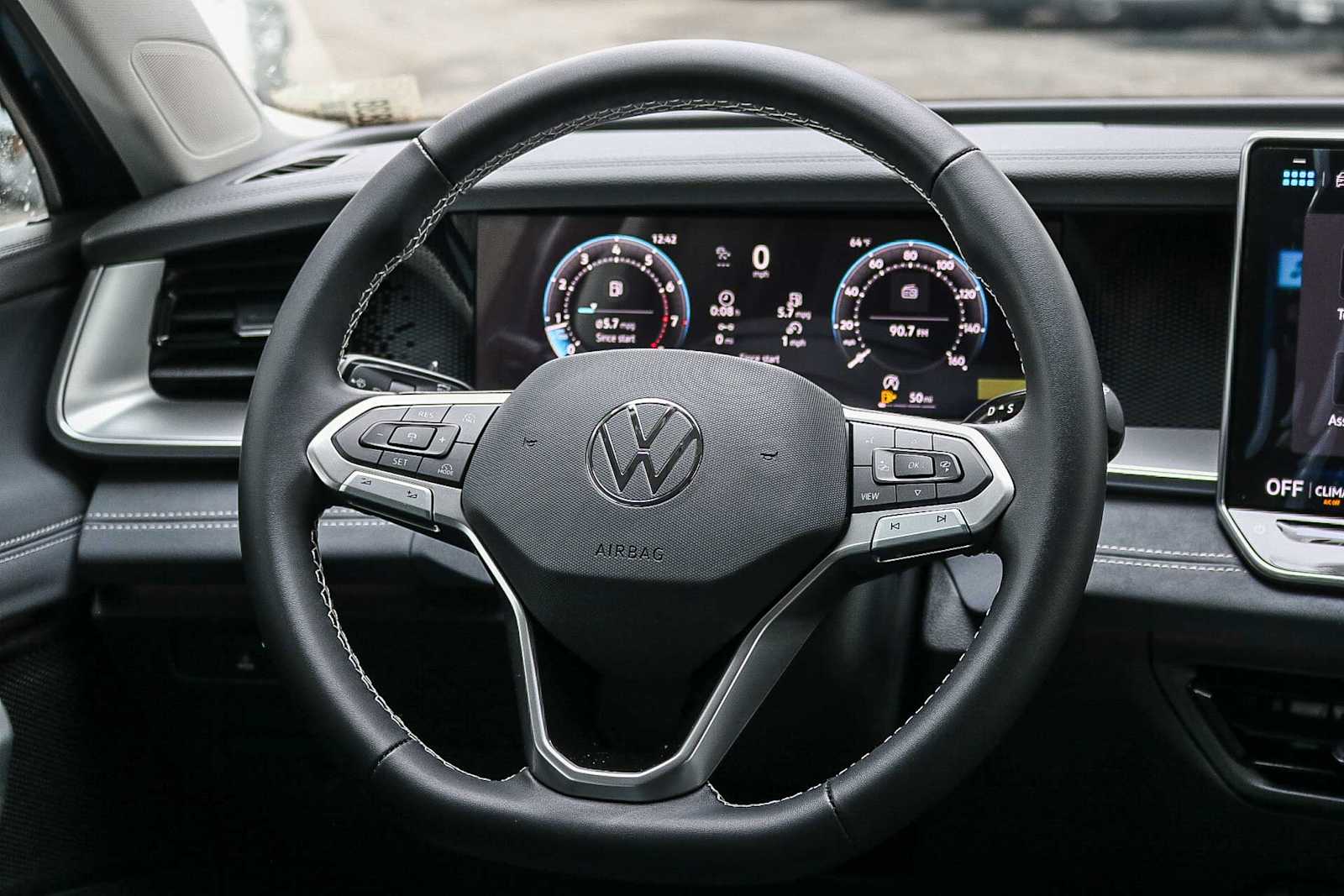 Thumbnail: 2026 Volkswagen Tiguan - 16